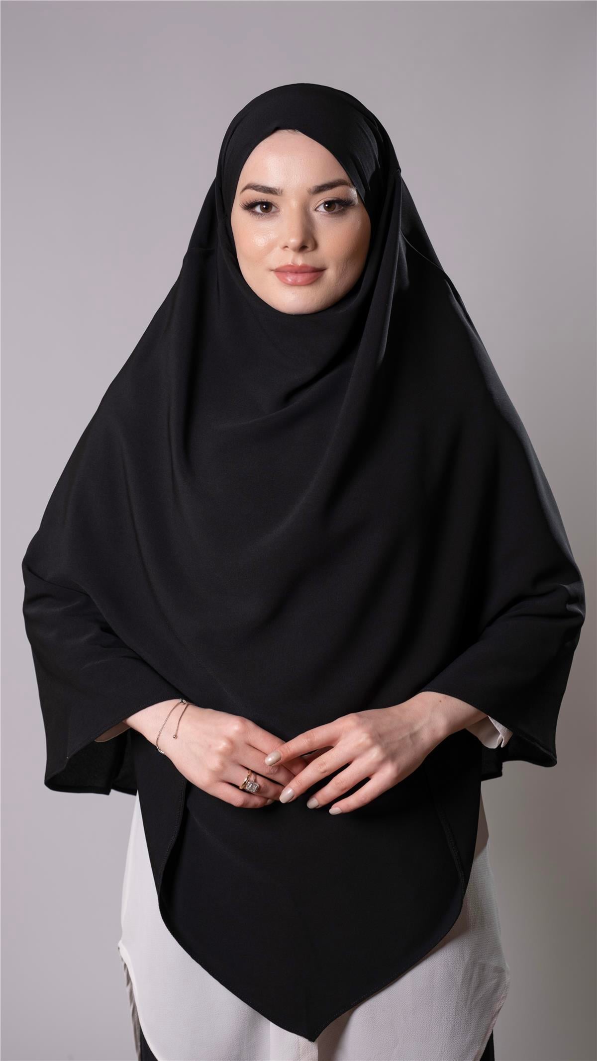 Siyah Pratik Hazır Geçmeli Tesettür Eşarp Medine İpeği Kumaş Arkadan Bağlamalı Çift Katlı Sufle Hijab - Hürrem Bone 2302_01
