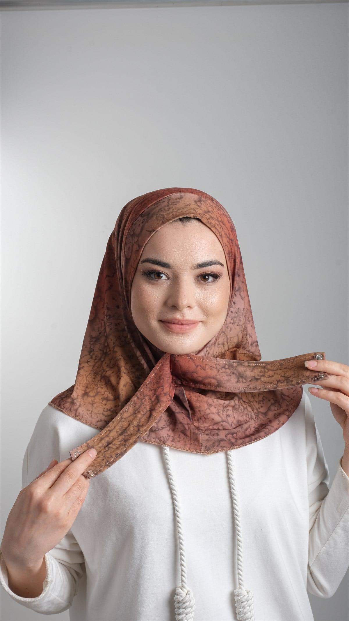 Taba Pratik Hazır Geçmeli Tesettür Bone Sandy Kumaş Batik Desenli 2101D_33