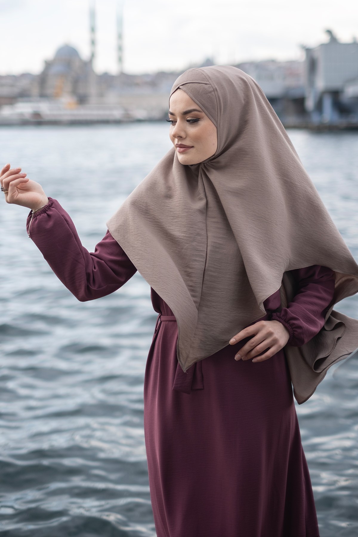 Vizon Pratik Hazır Geçmeli Tesettür Eşarp Pamuk Caz Kumaş Tek Katlı Çapraz Hijab - Hürrem Bone 2305_10