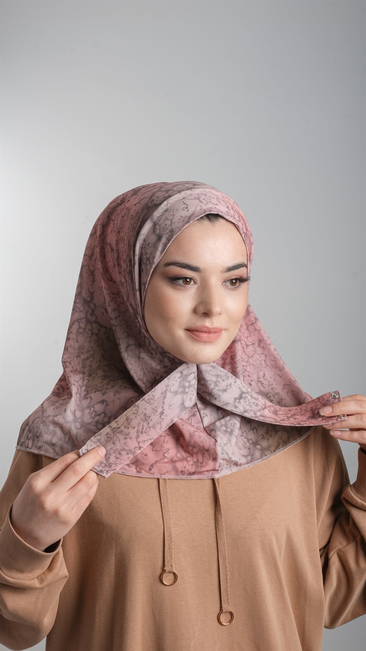 Yavru Ağzı Pratik Hazır Geçmeli Tesettür Bone Sandy Kumaş Batik Desenli 2101D_35