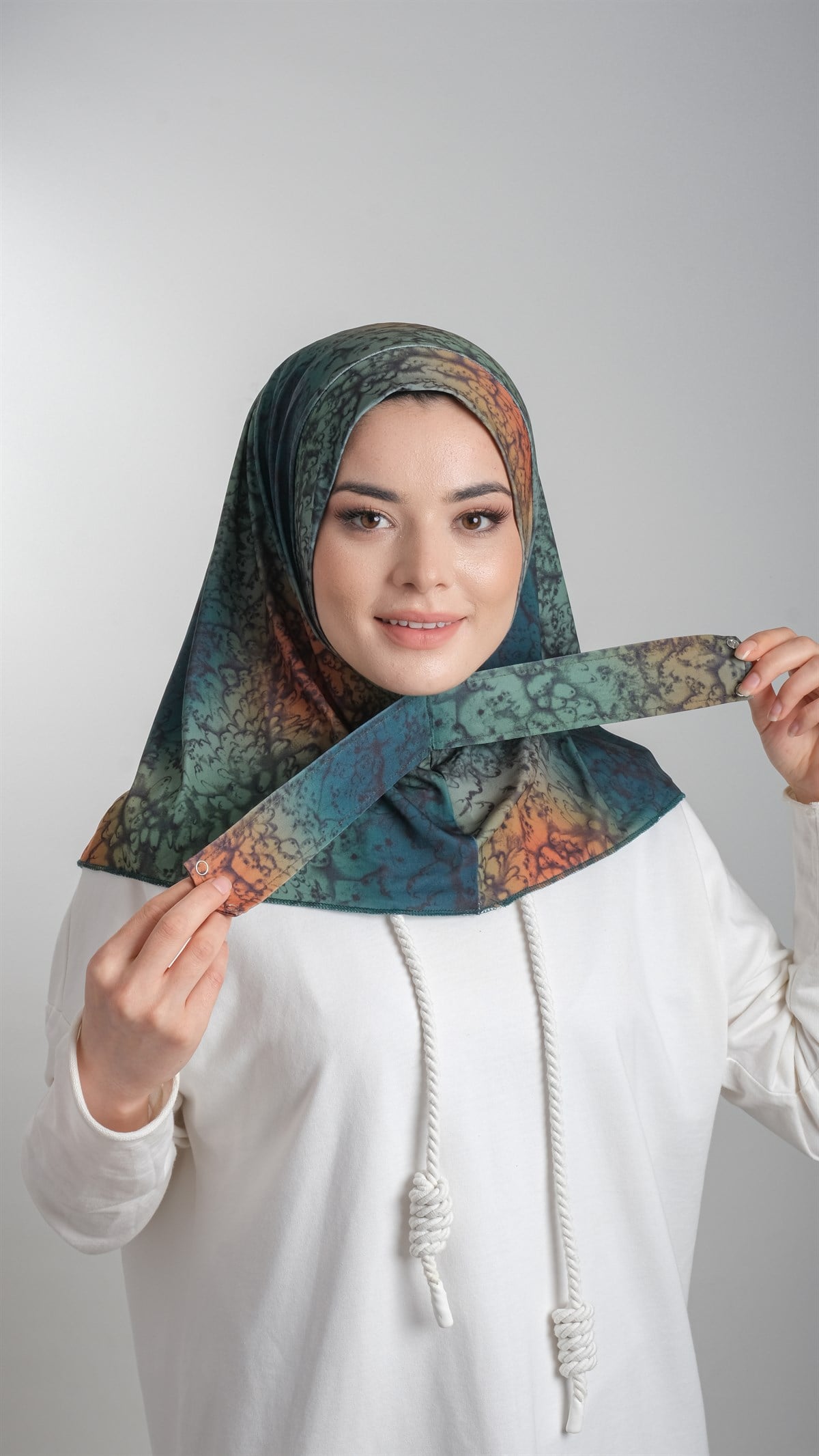 Zümrüt Pratik Hazır Geçmeli Tesettür Bone Sandy Kumaş Batik Desenli 2101D_37