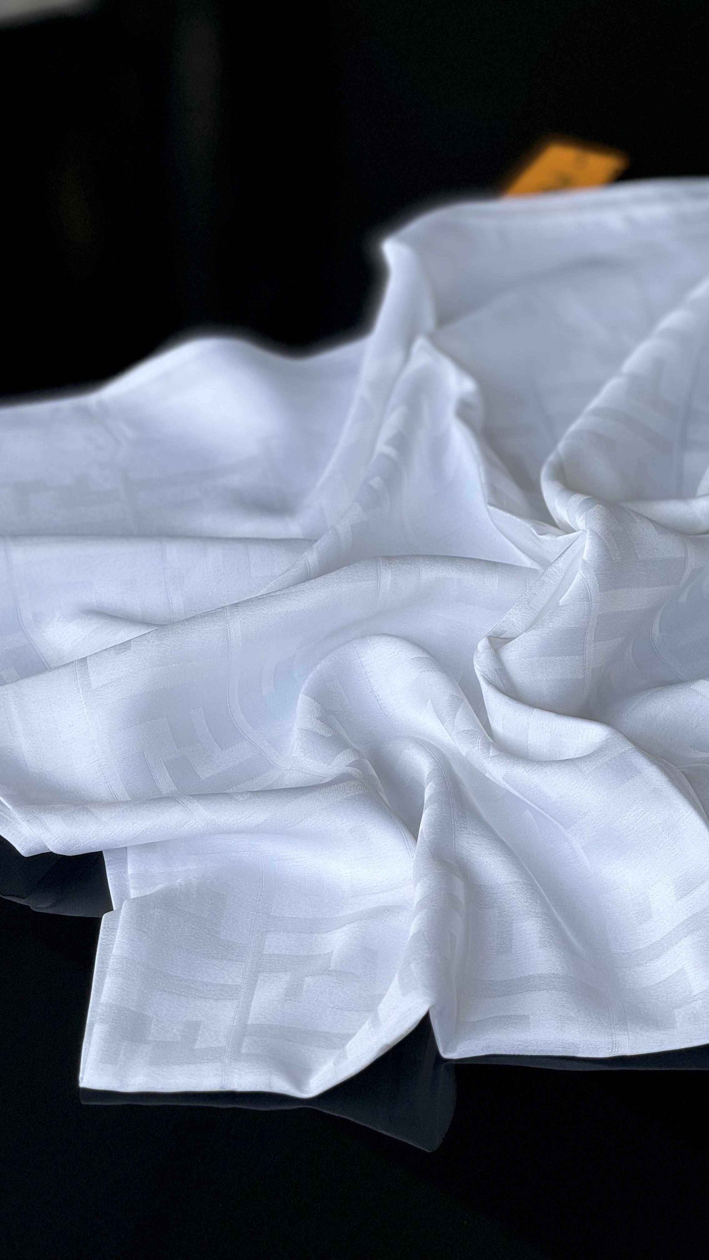 BEYAZ İPEK PAMUK EŞARP 