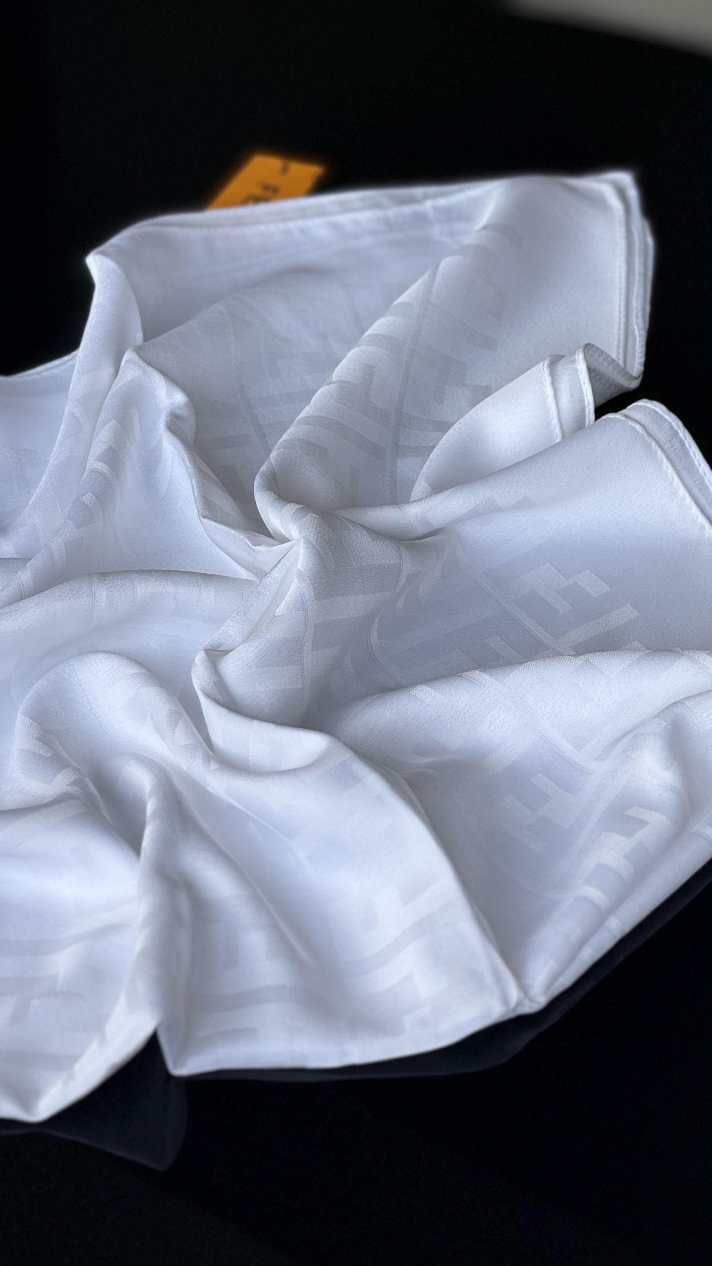 BEYAZ İPEK PAMUK EŞARP 