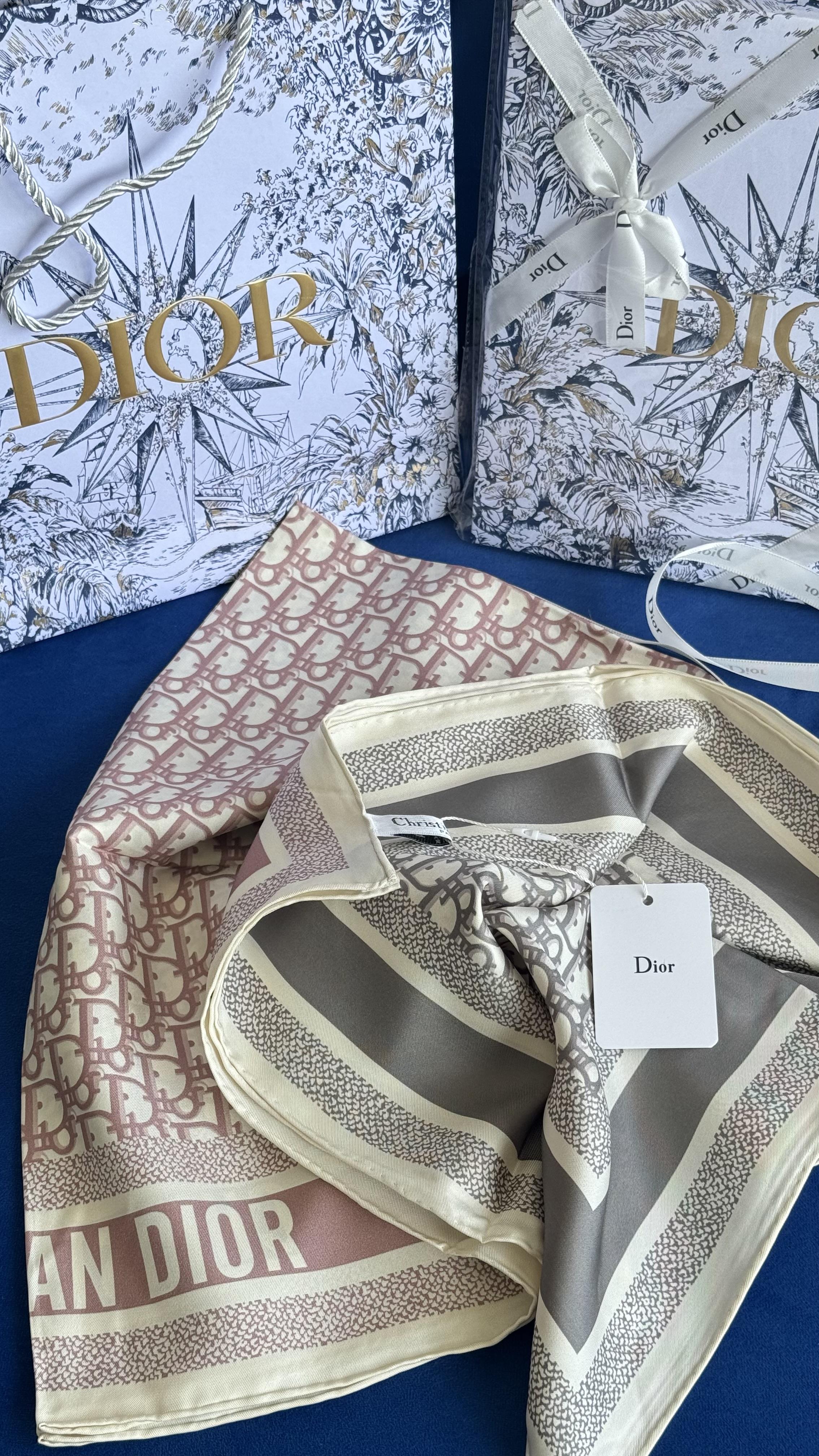 ÇİFT YÖNLÜ ORJİNAL İTHAL DIOR EŞARP 