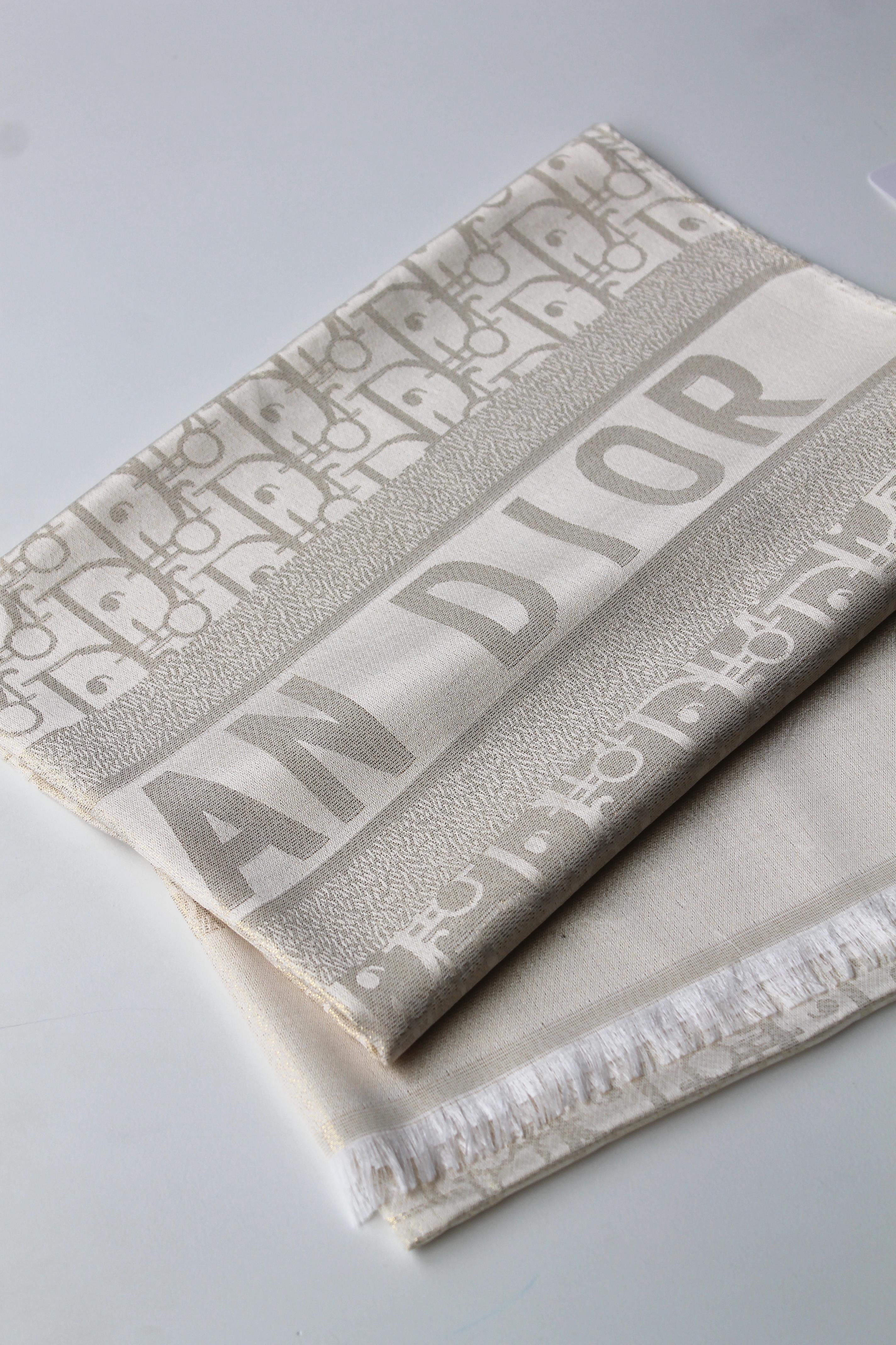 D KREM SİMLİ İPEK ŞAL