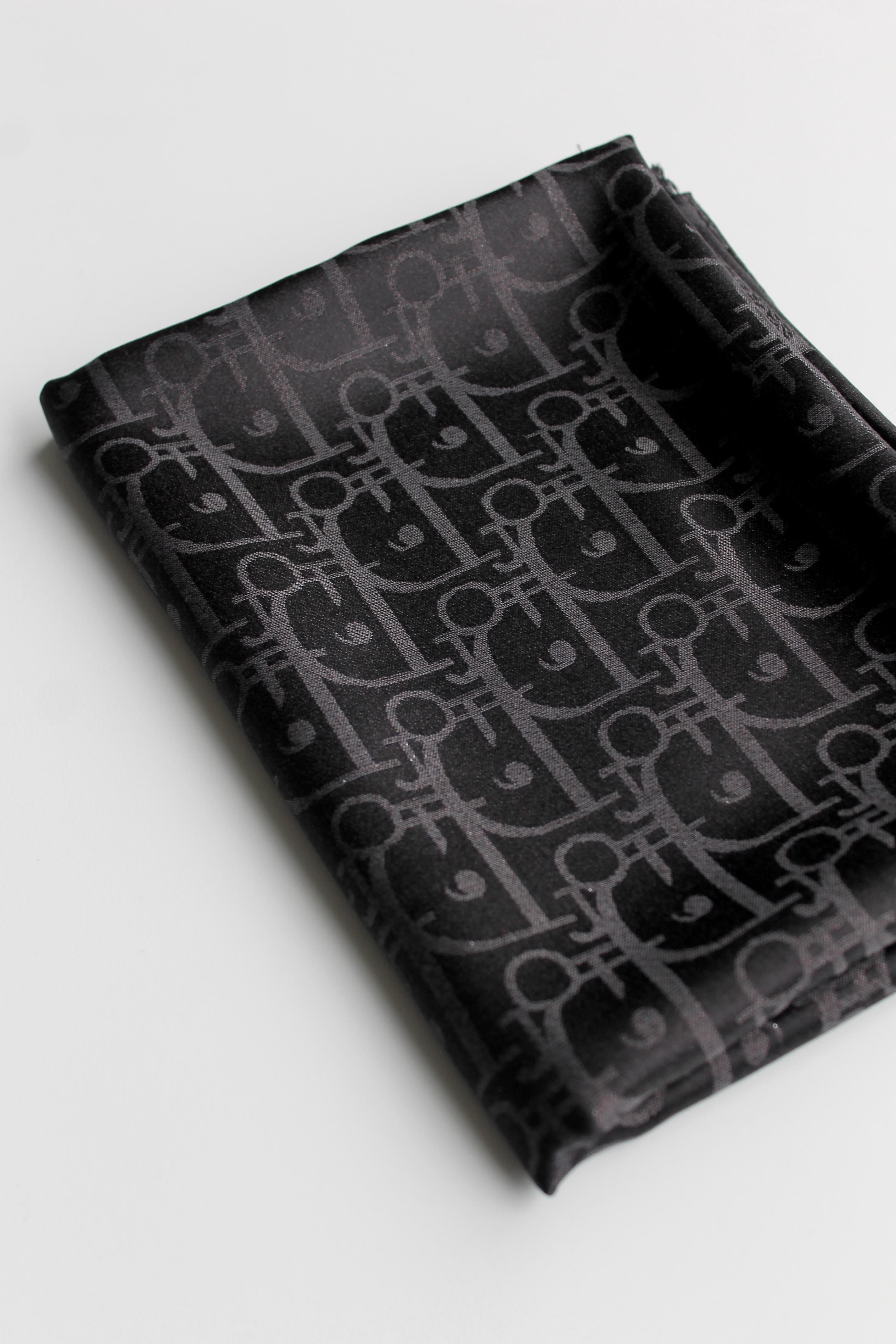 D SİYAH SİMLİ İPEK ŞAL