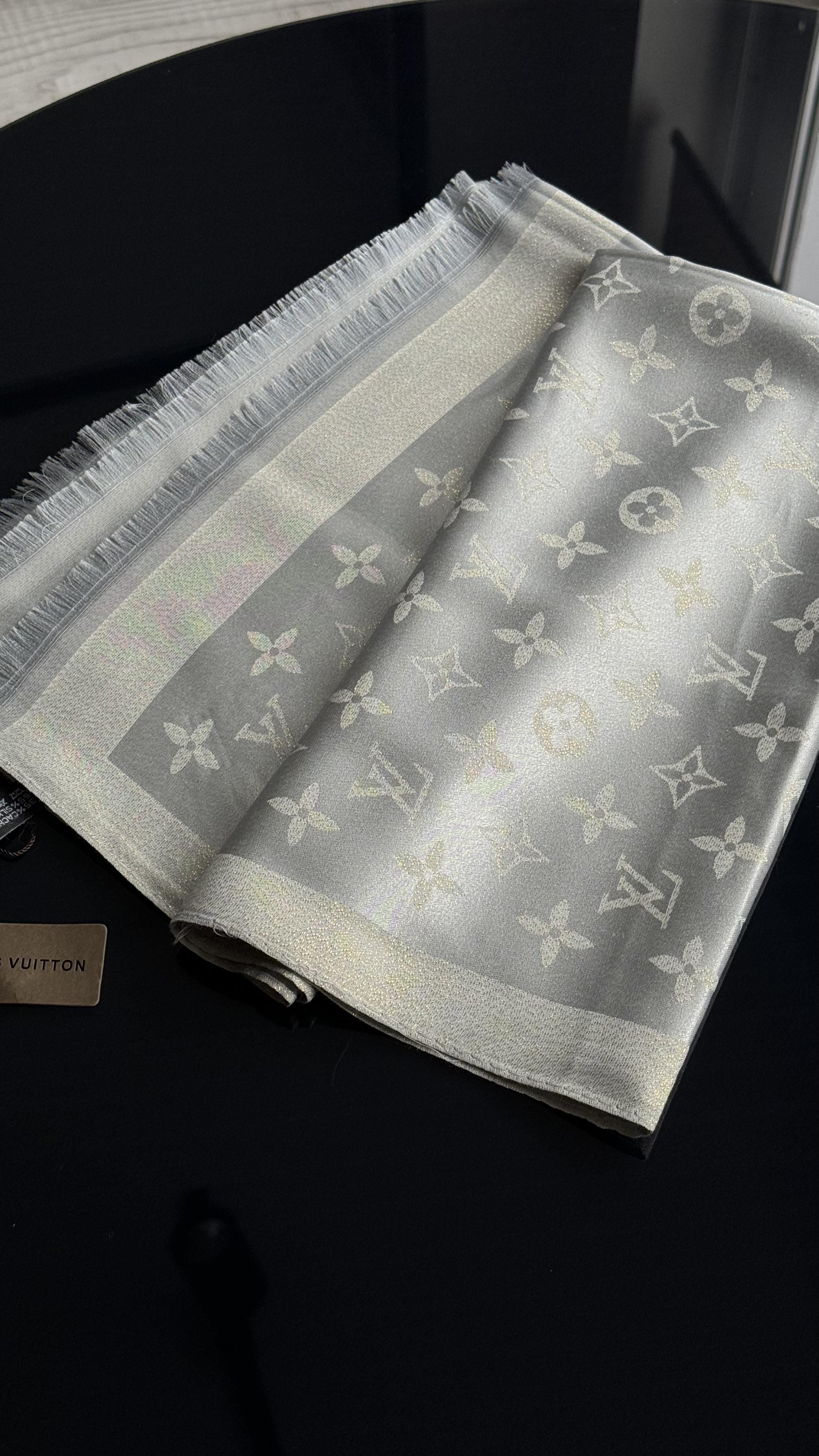 GÜMÜŞ GRİ SİMLİ İPEK ŞAL