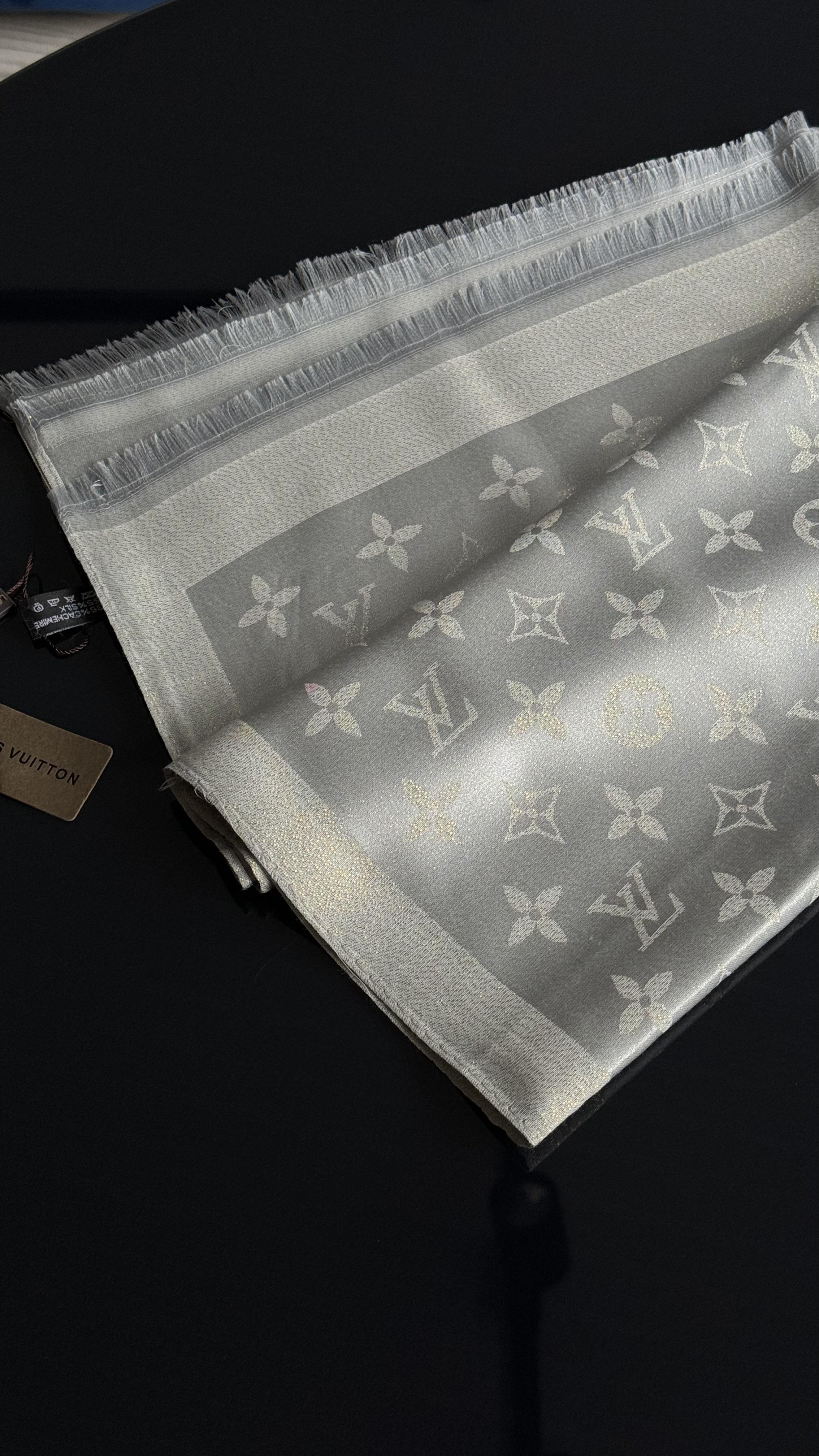 GÜMÜŞ GRİ SİMLİ İPEK ŞAL