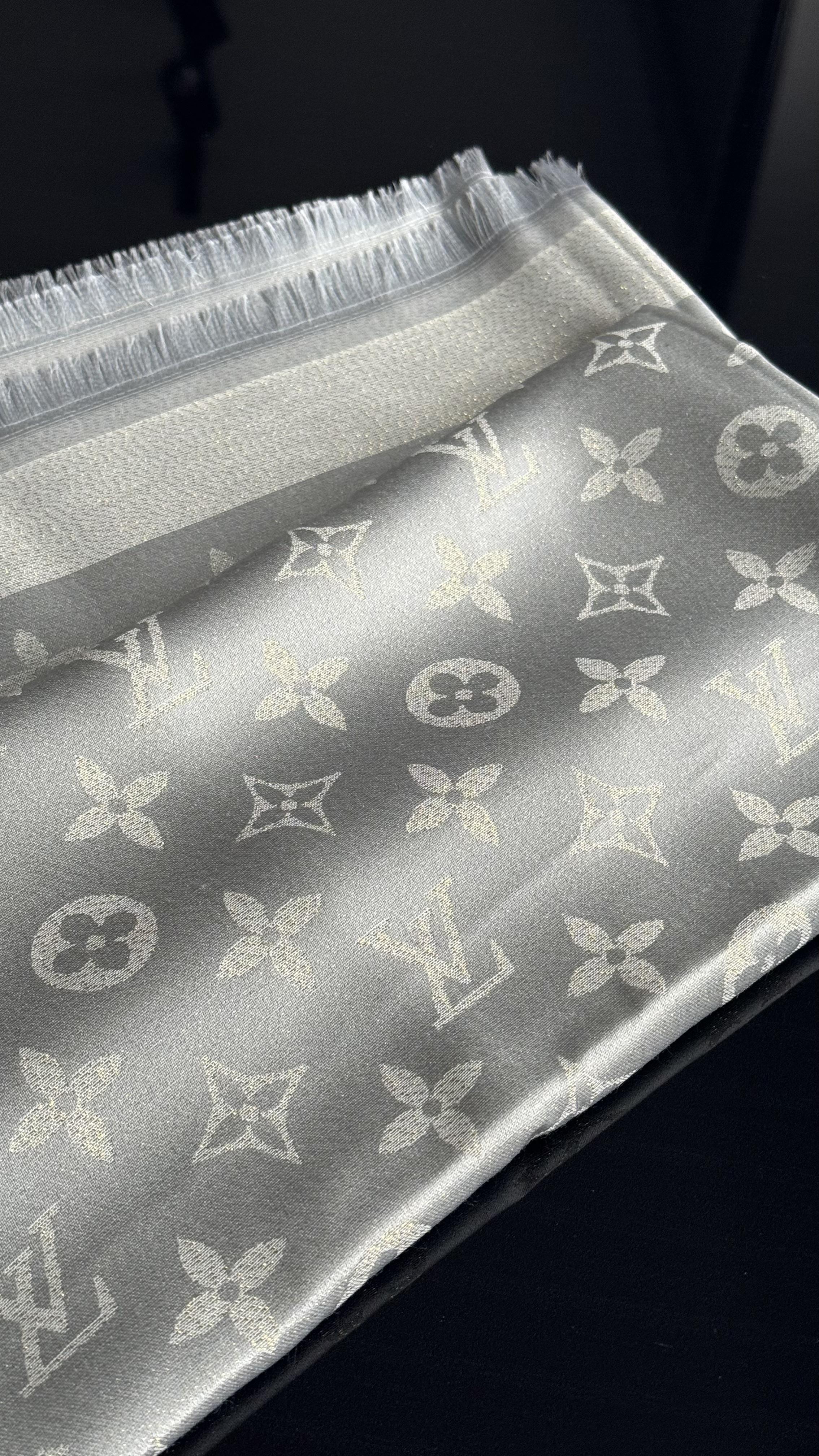 GÜMÜŞ GRİ SİMLİ İPEK ŞAL