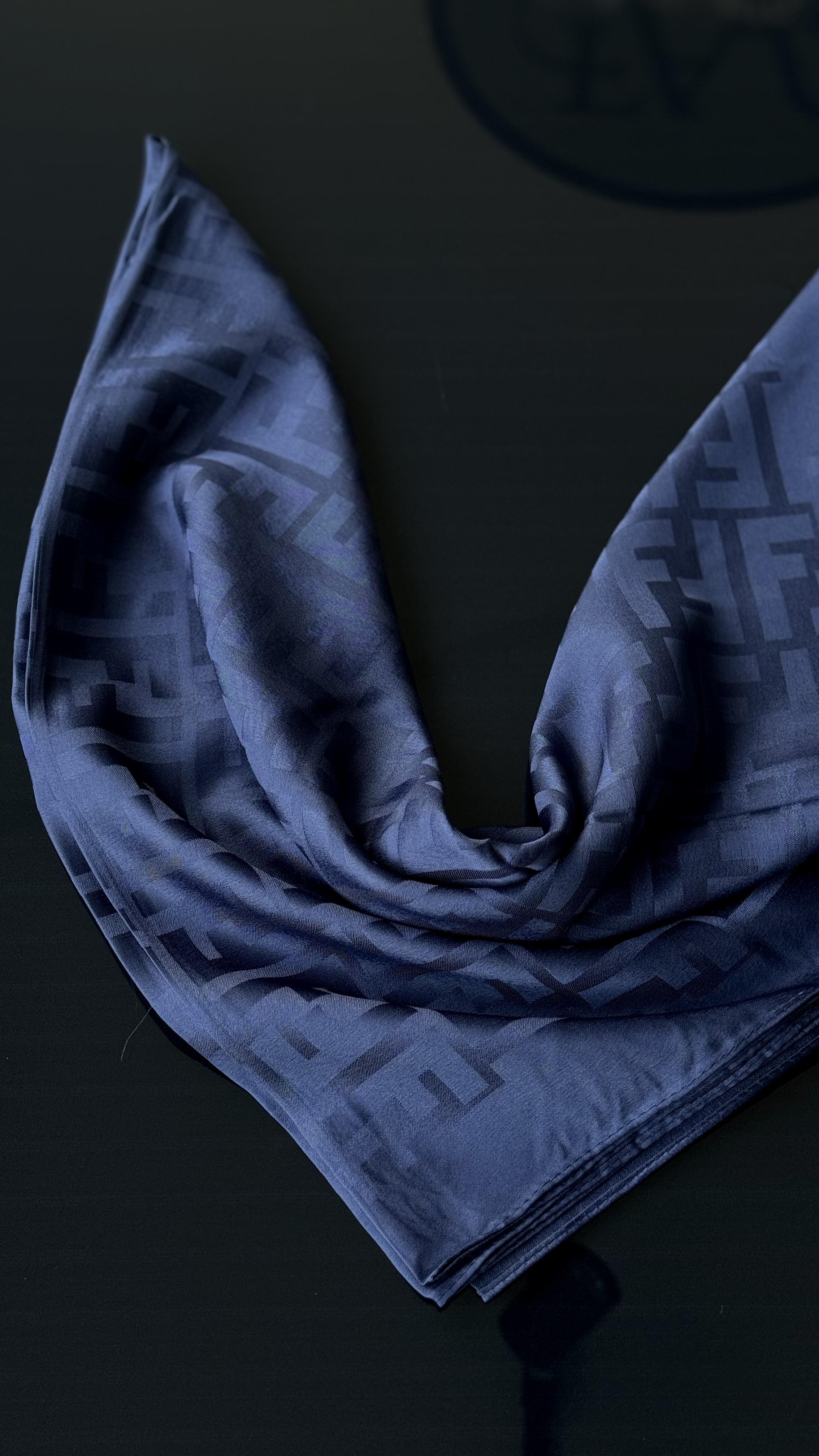 LACİVERT İPEK PAMUK EŞARP 