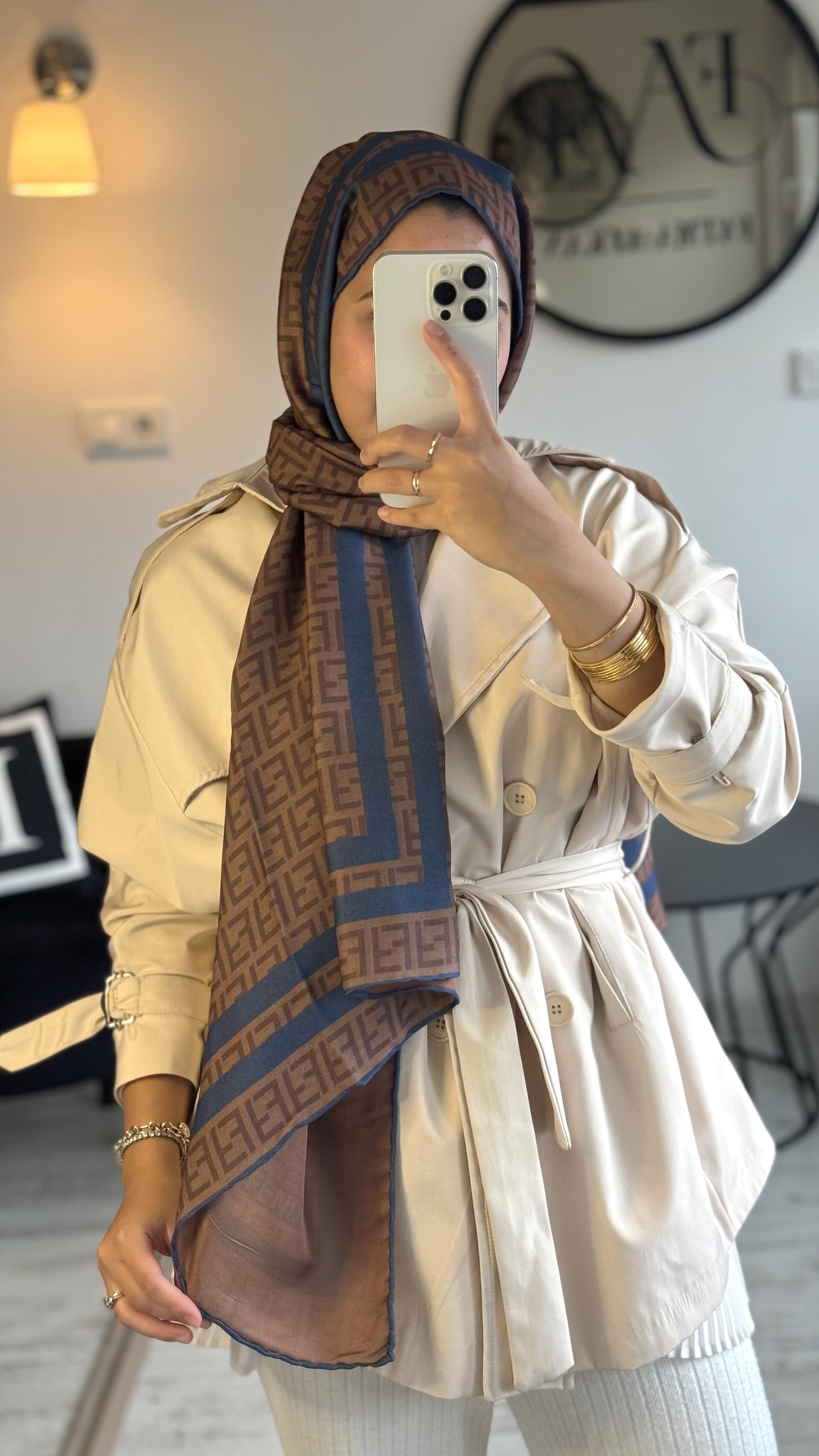 LACİVERT RENK GEÇİŞLİ F DESEN ŞAL