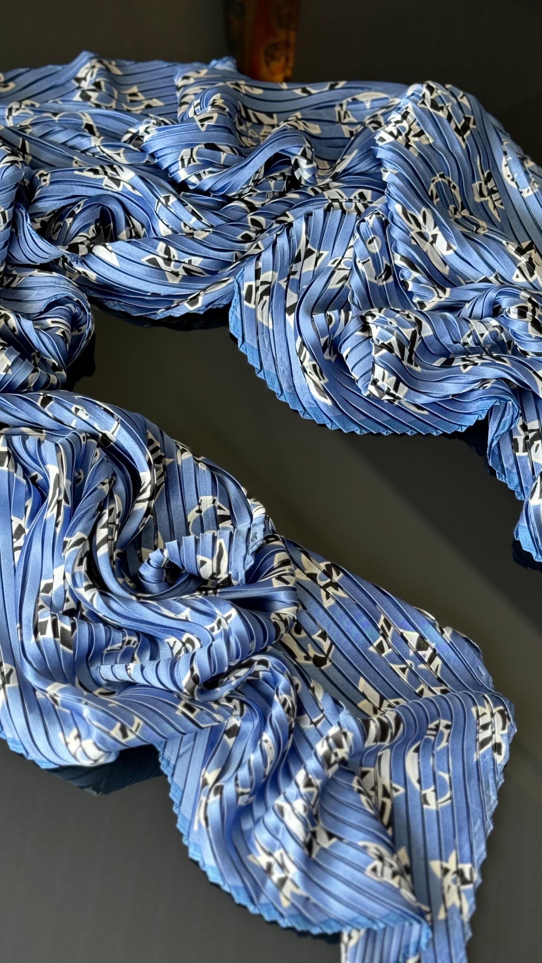 LV PLİSELİ MAVİ İPEK ŞAL