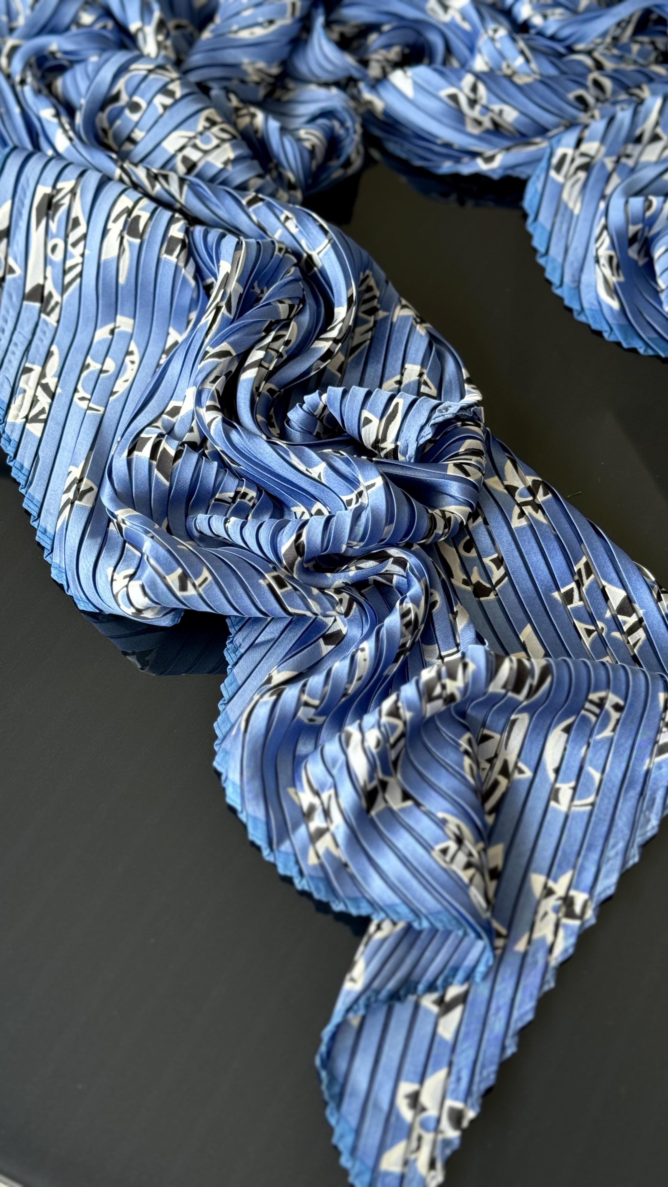 LV PLİSELİ MAVİ İPEK ŞAL