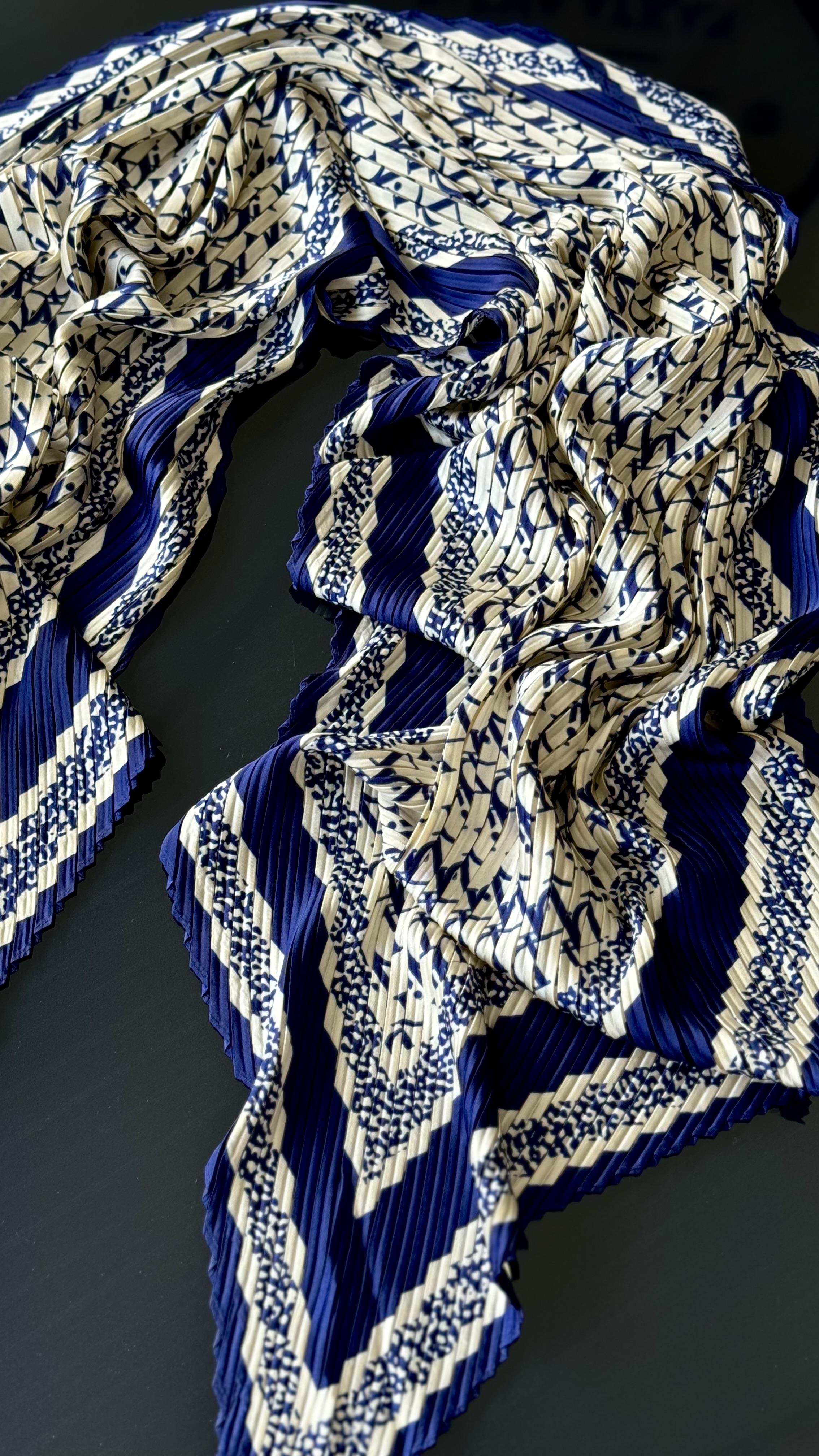 PLİSELİ LACİVERT / BEYAZ ŞAL