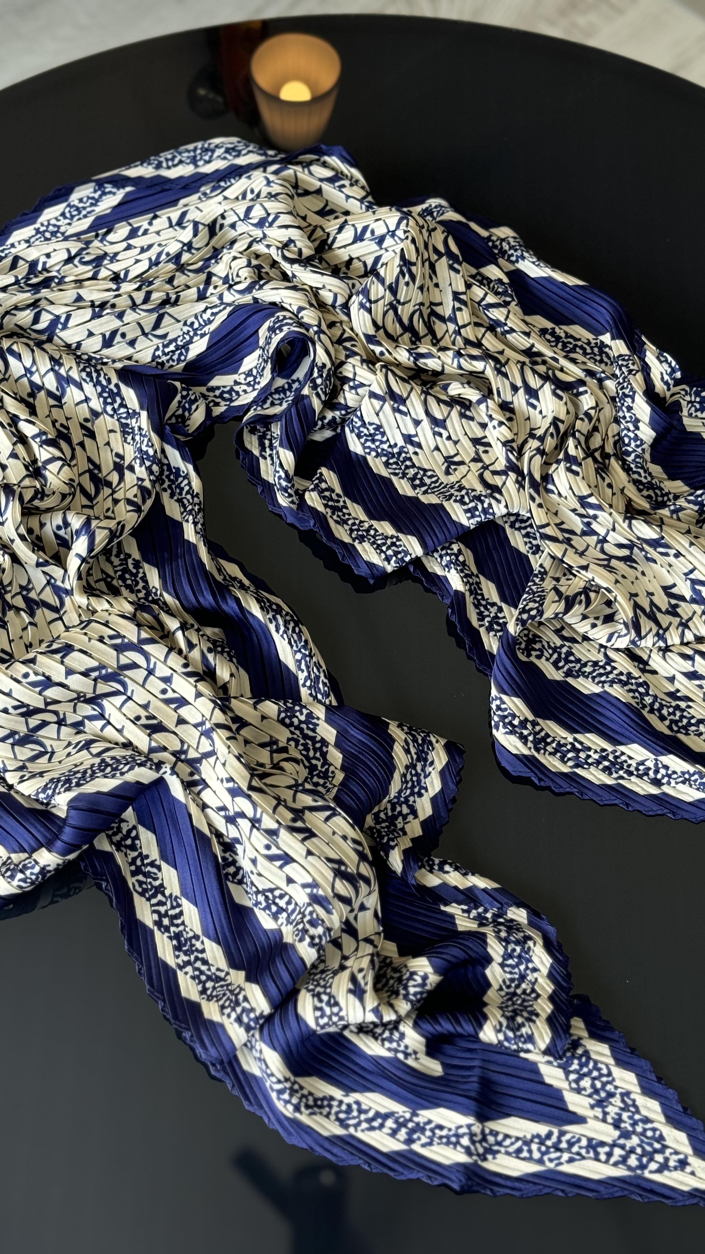 PLİSELİ LACİVERT / BEYAZ ŞAL