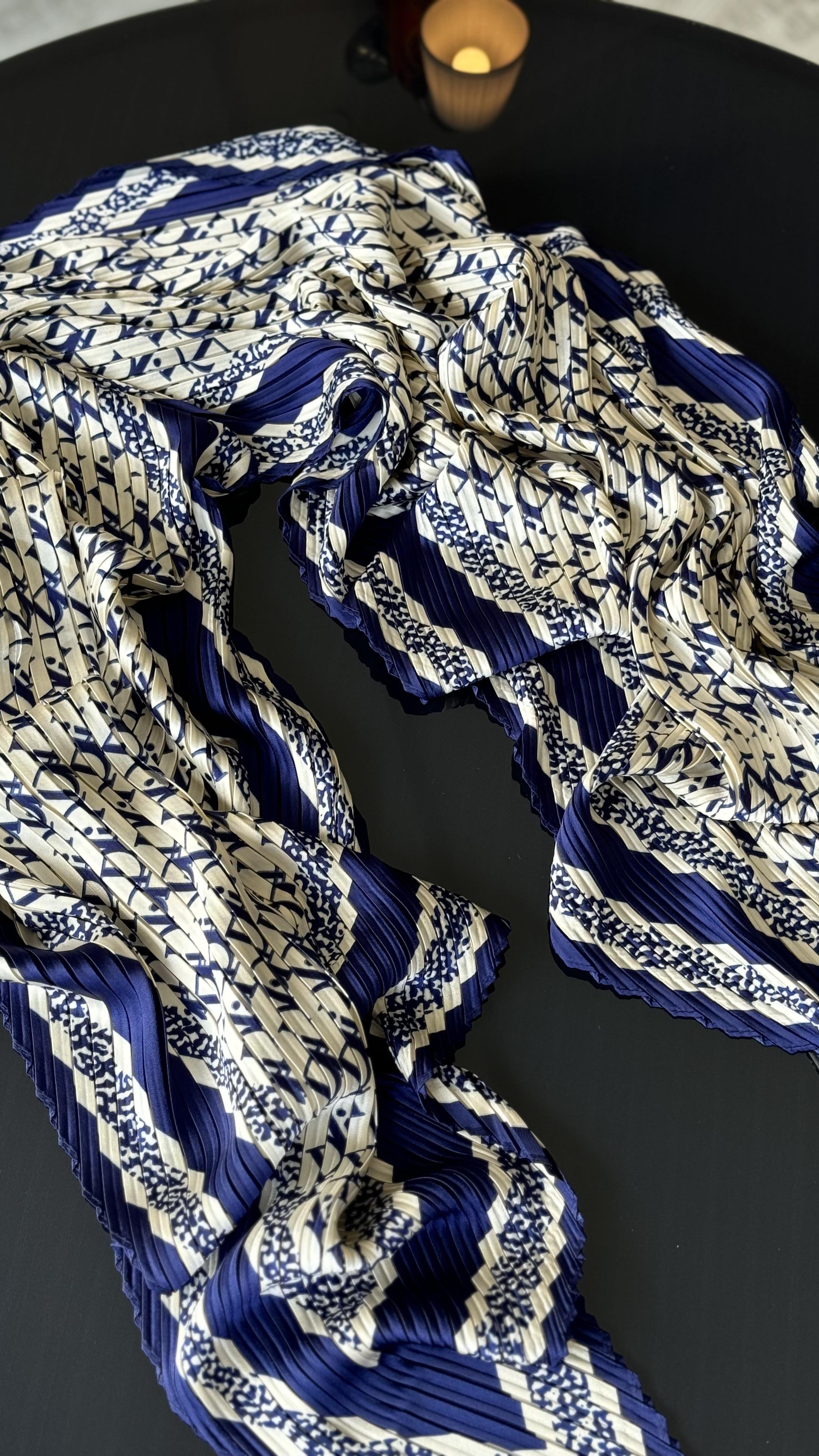 PLİSELİ LACİVERT / BEYAZ ŞAL