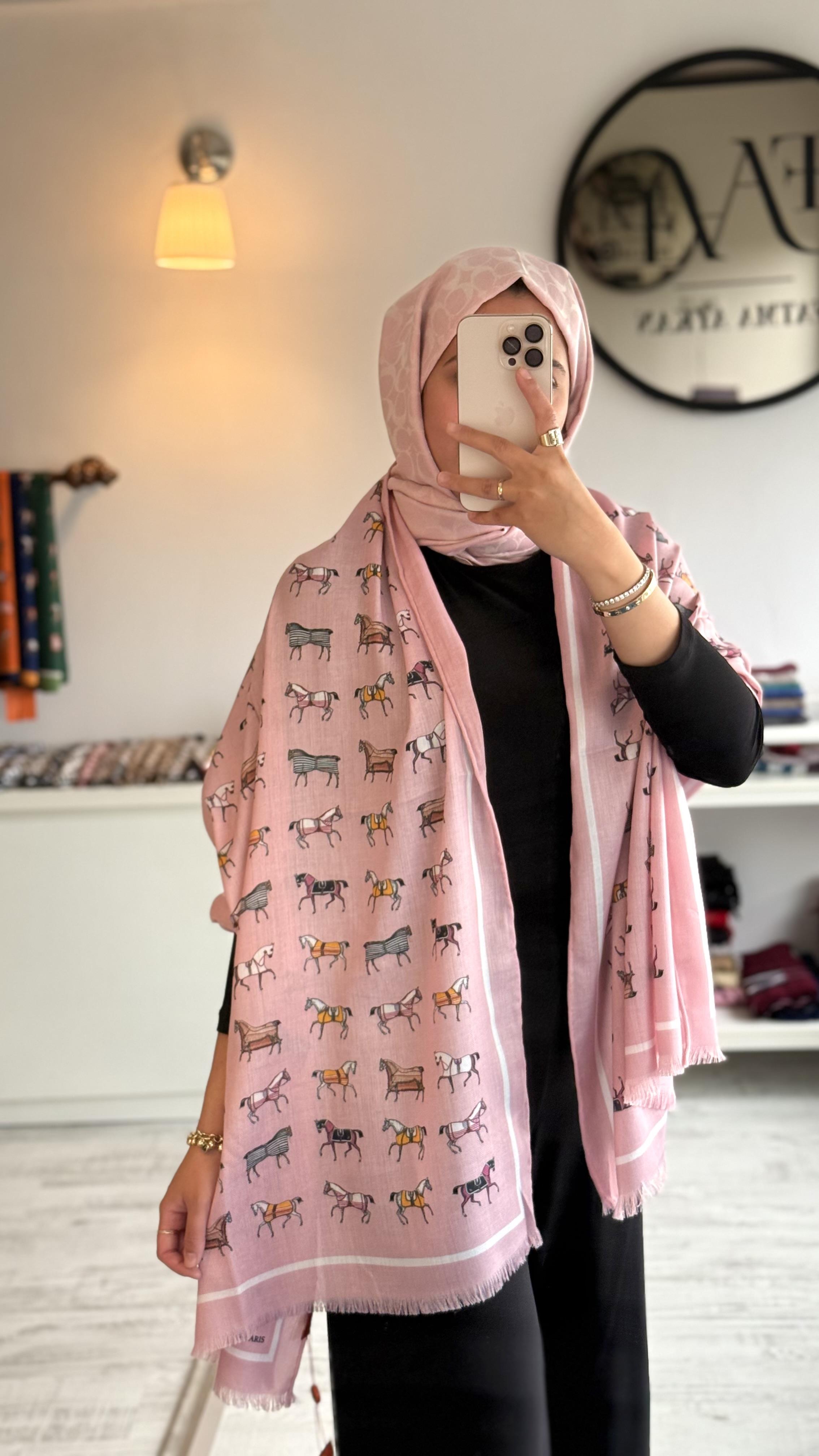 PUDRA PEMBE AT DESENLİ YÜN İPEK ŞAL