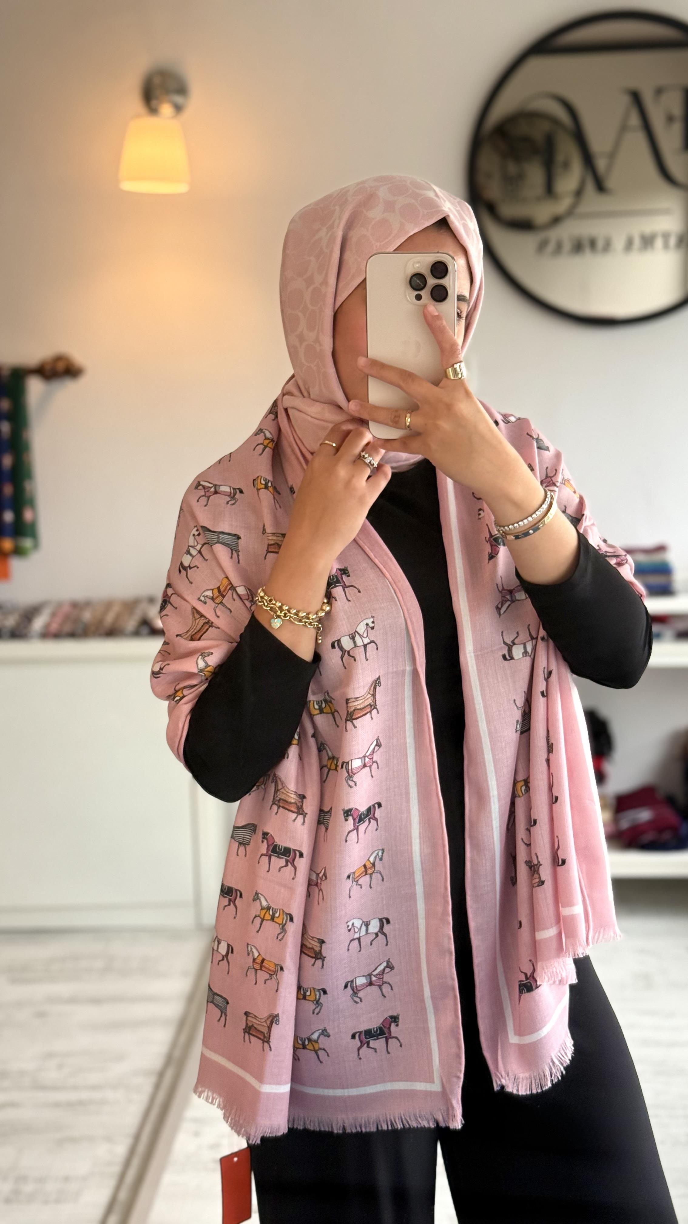 PUDRA PEMBE AT DESENLİ YÜN İPEK ŞAL