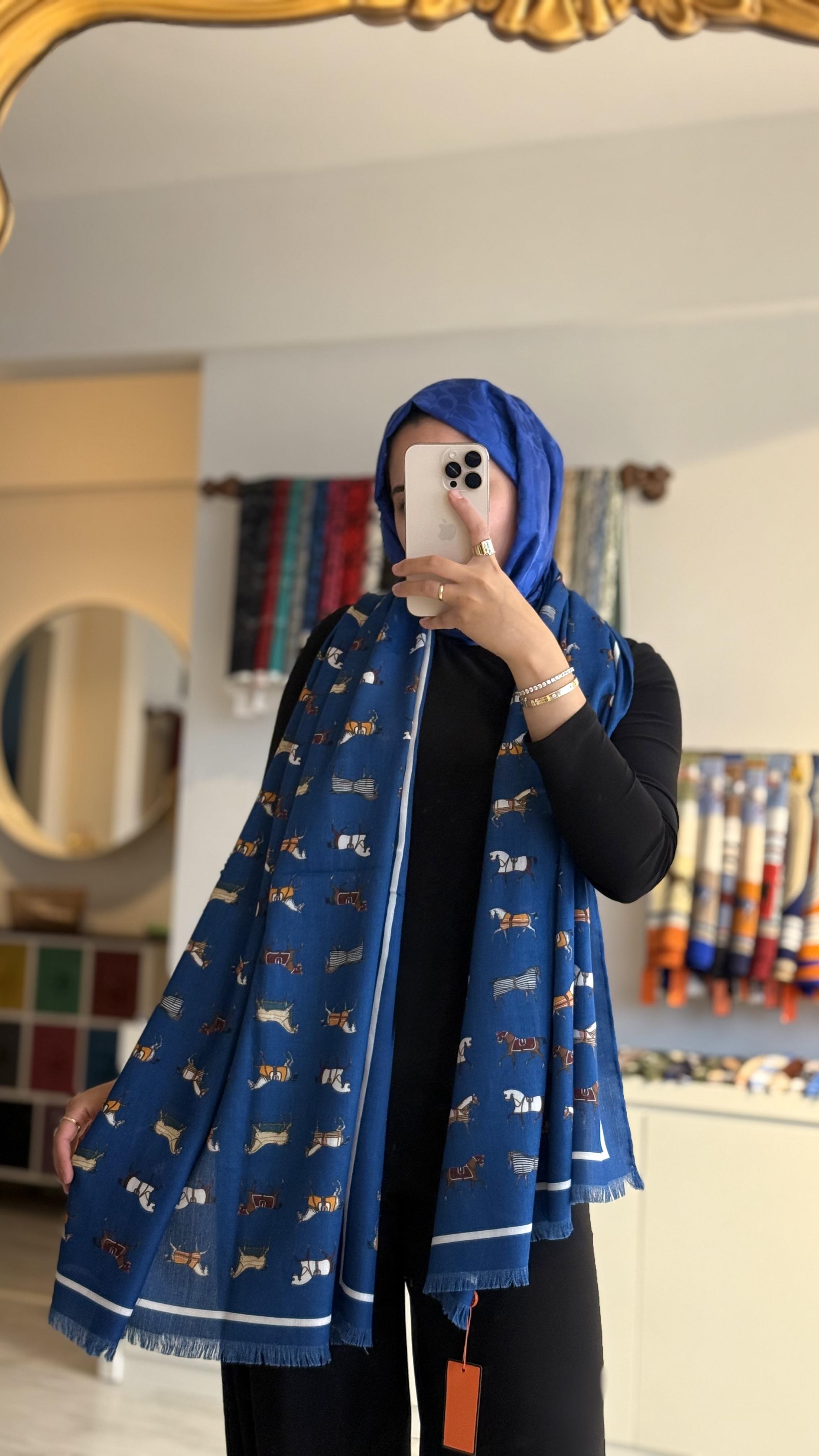 SAKS MAVİ AT DESENLİ YÜN İPEK ŞAL