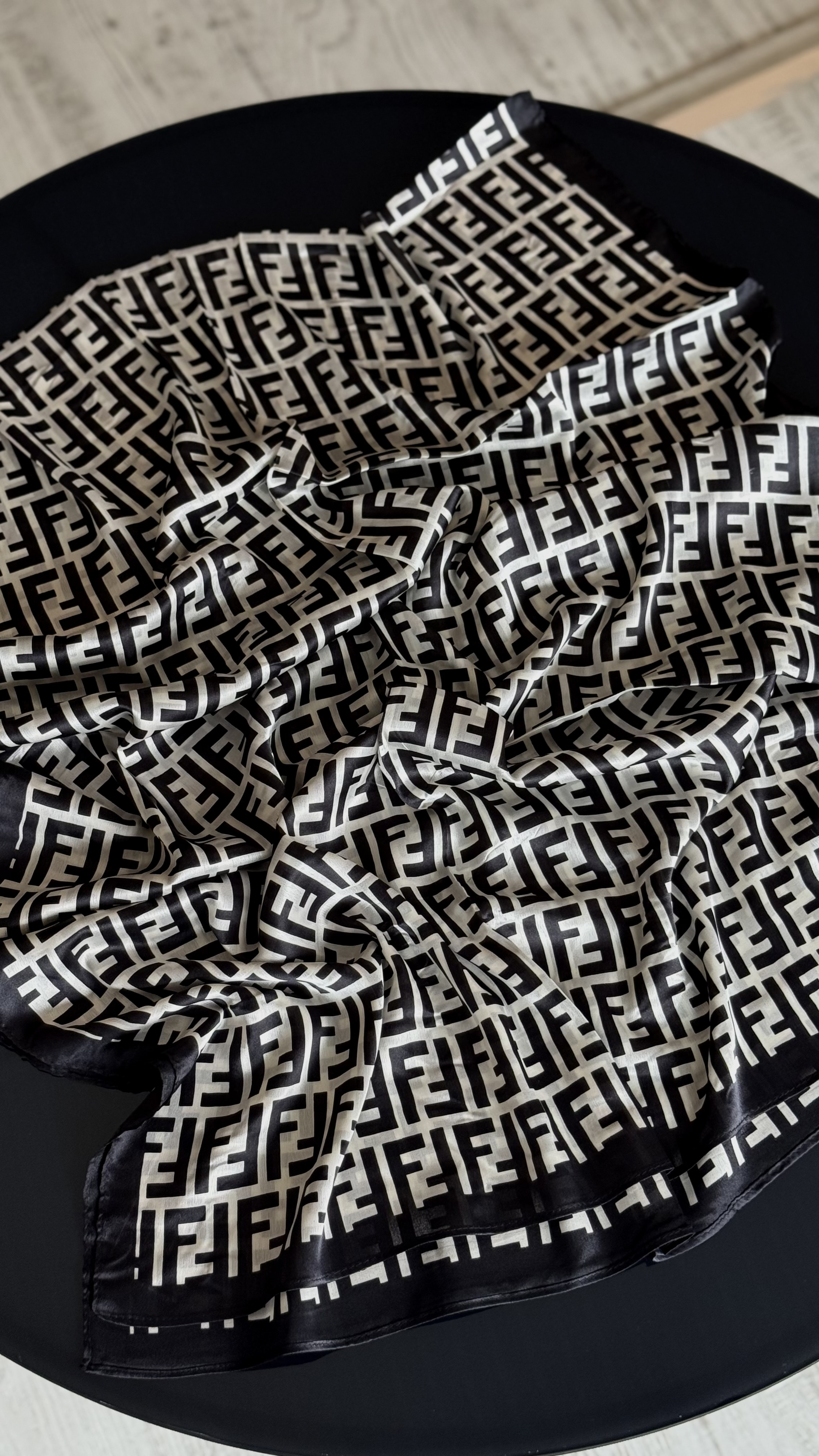 SİYAH / BEYAZ GEÇİŞLİ F VUAL İPEK ŞAL 