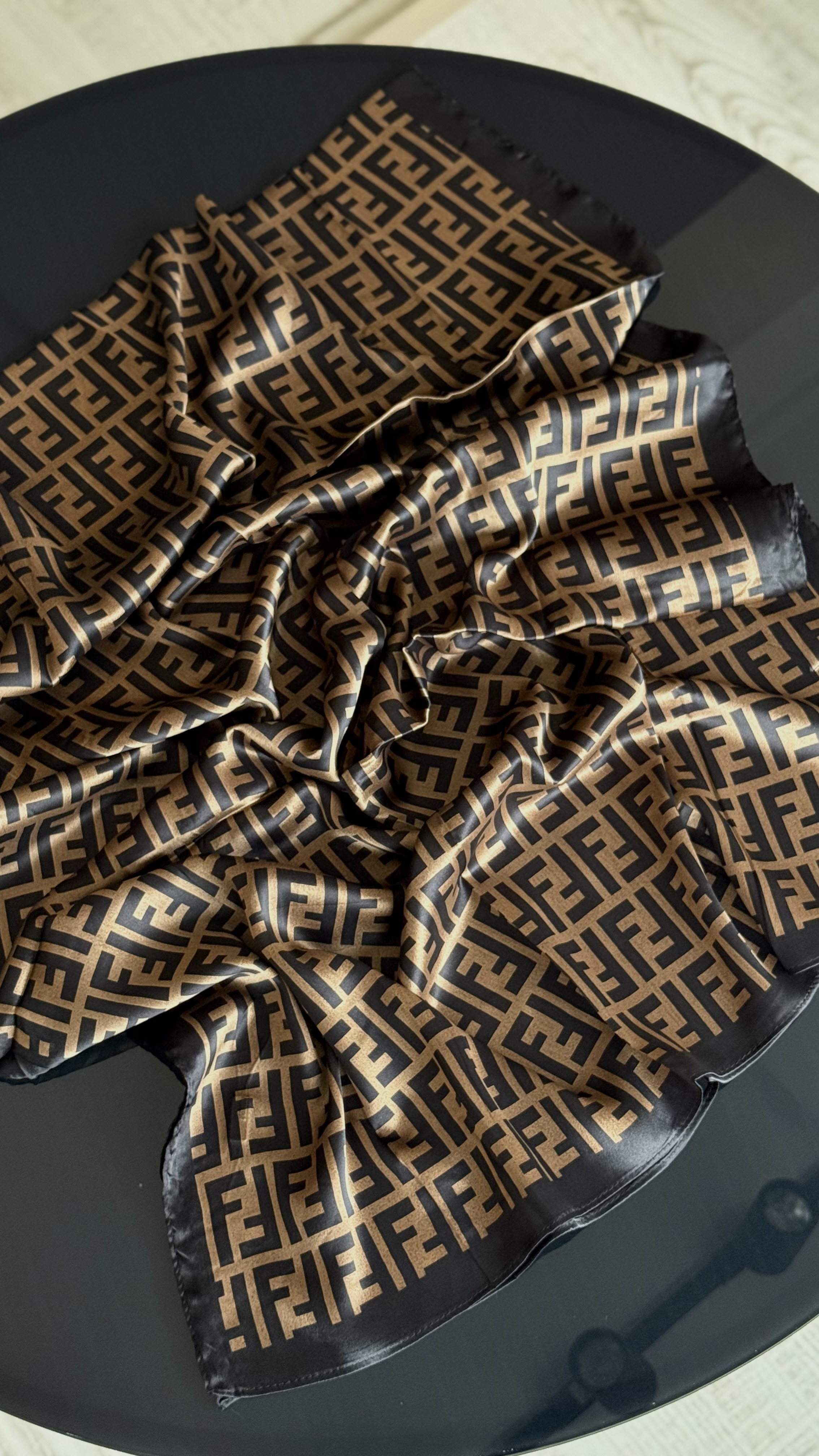 SİYAH GEÇİŞLİ F VUAL İPEK ŞAL 