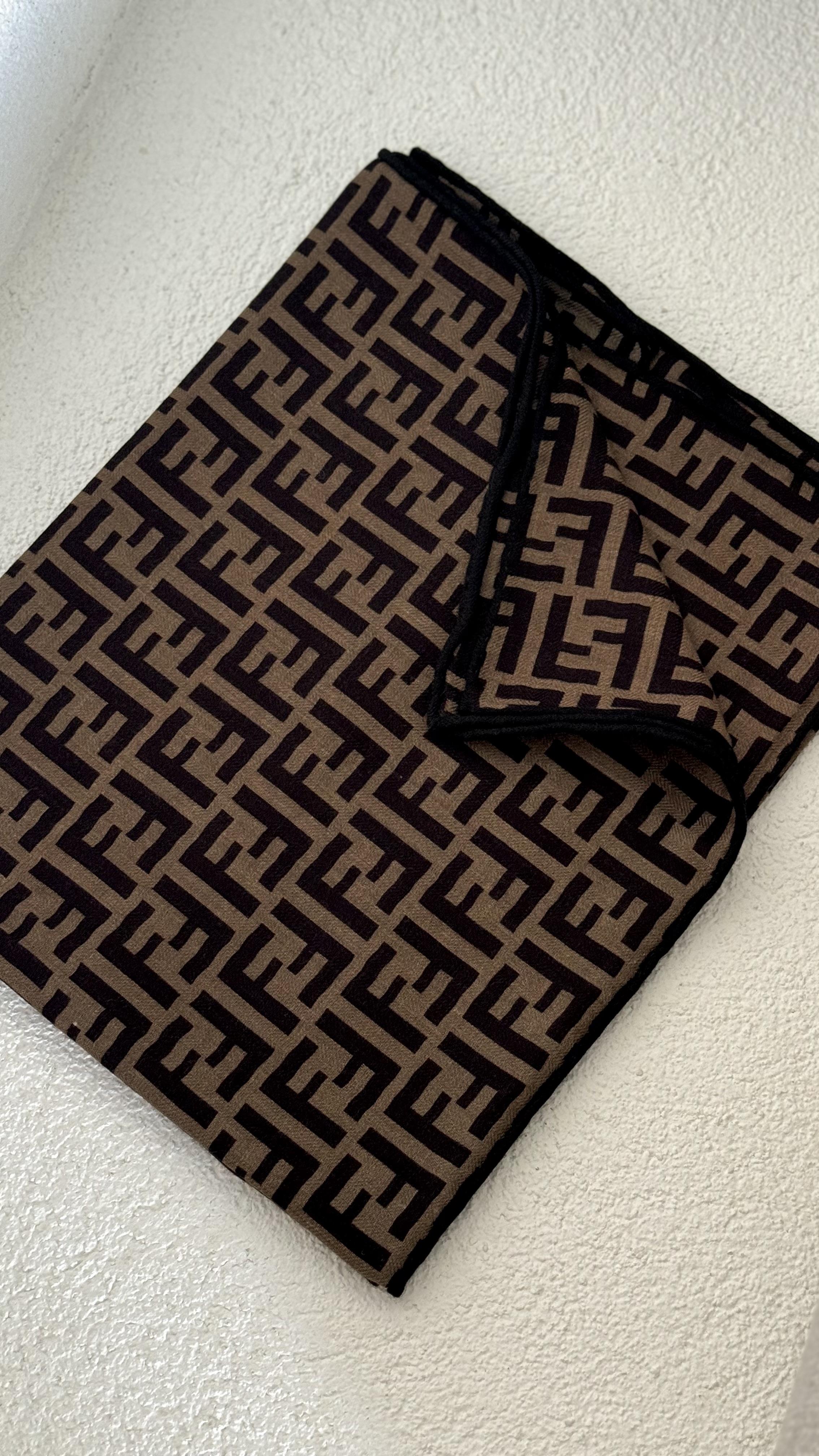 SİYAH GEÇİŞLİ SAF KAŞMİR ŞAL 