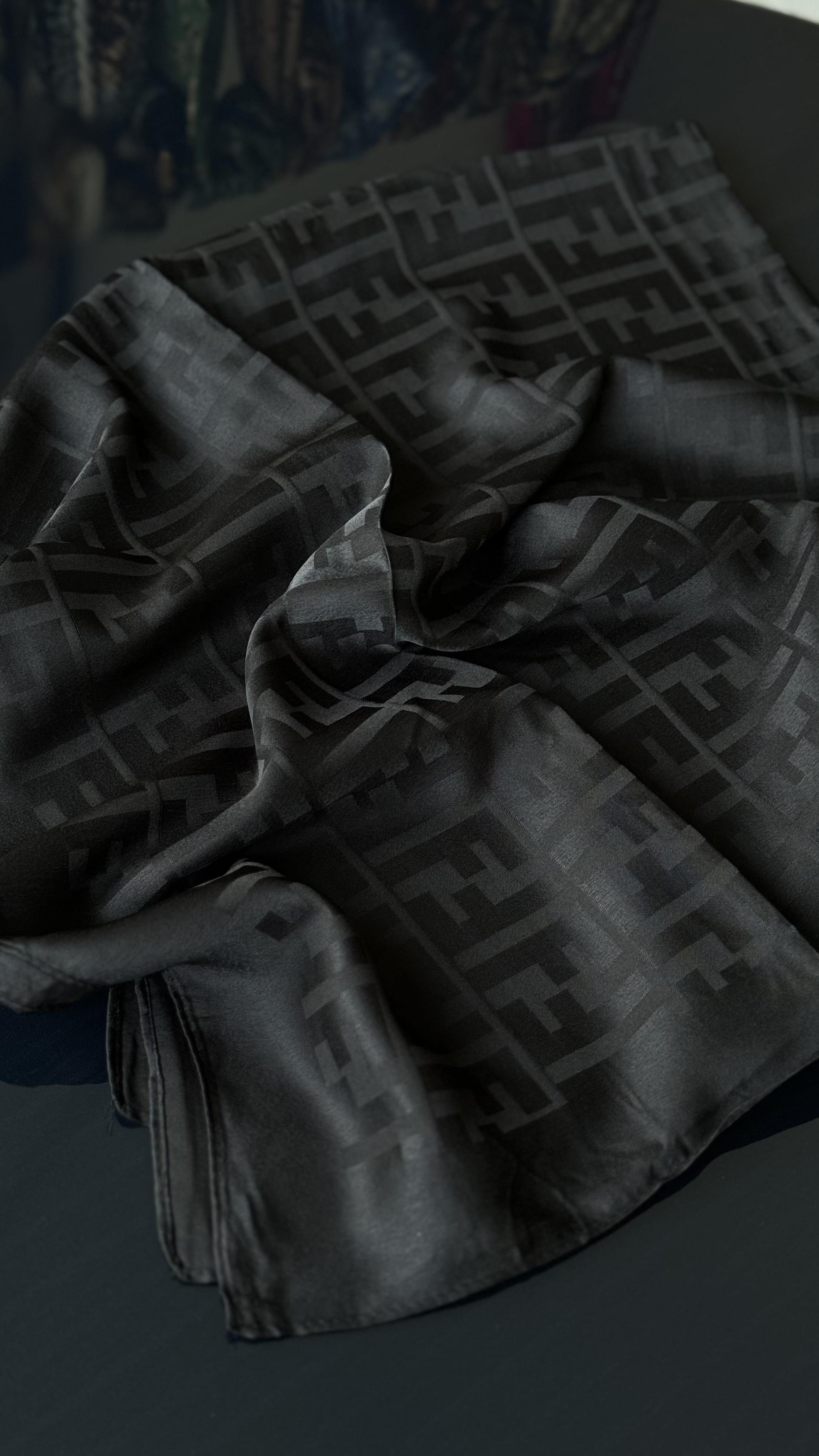 SİYAH İPEK PAMUK EŞARP 