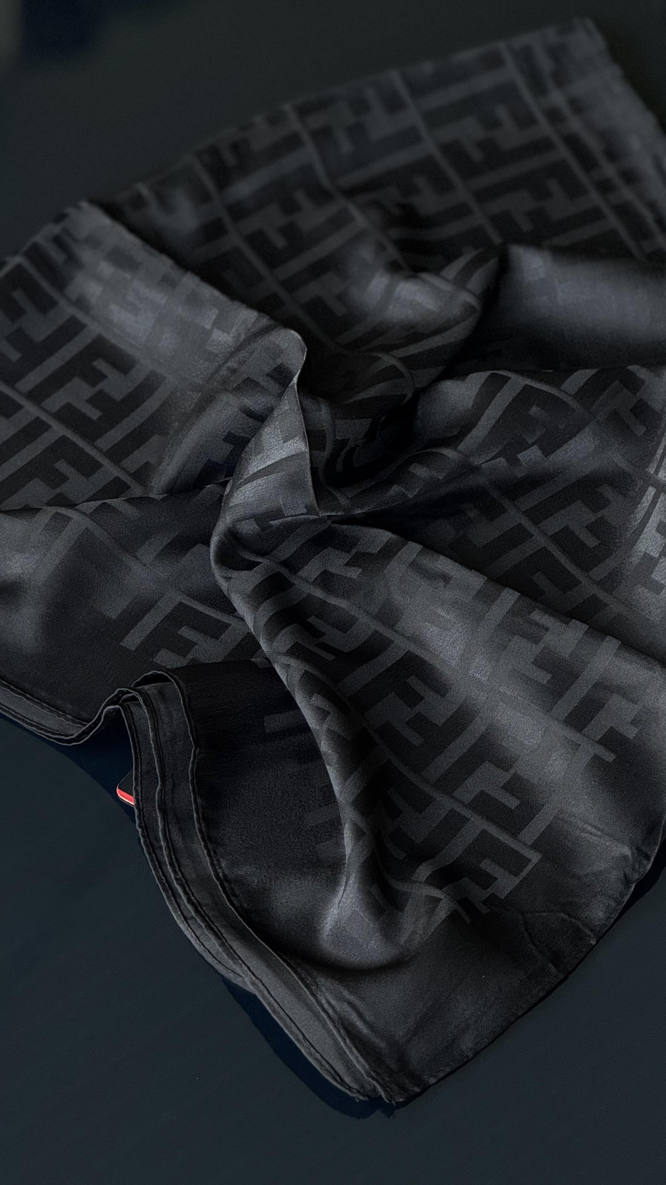 SİYAH İPEK PAMUK EŞARP 