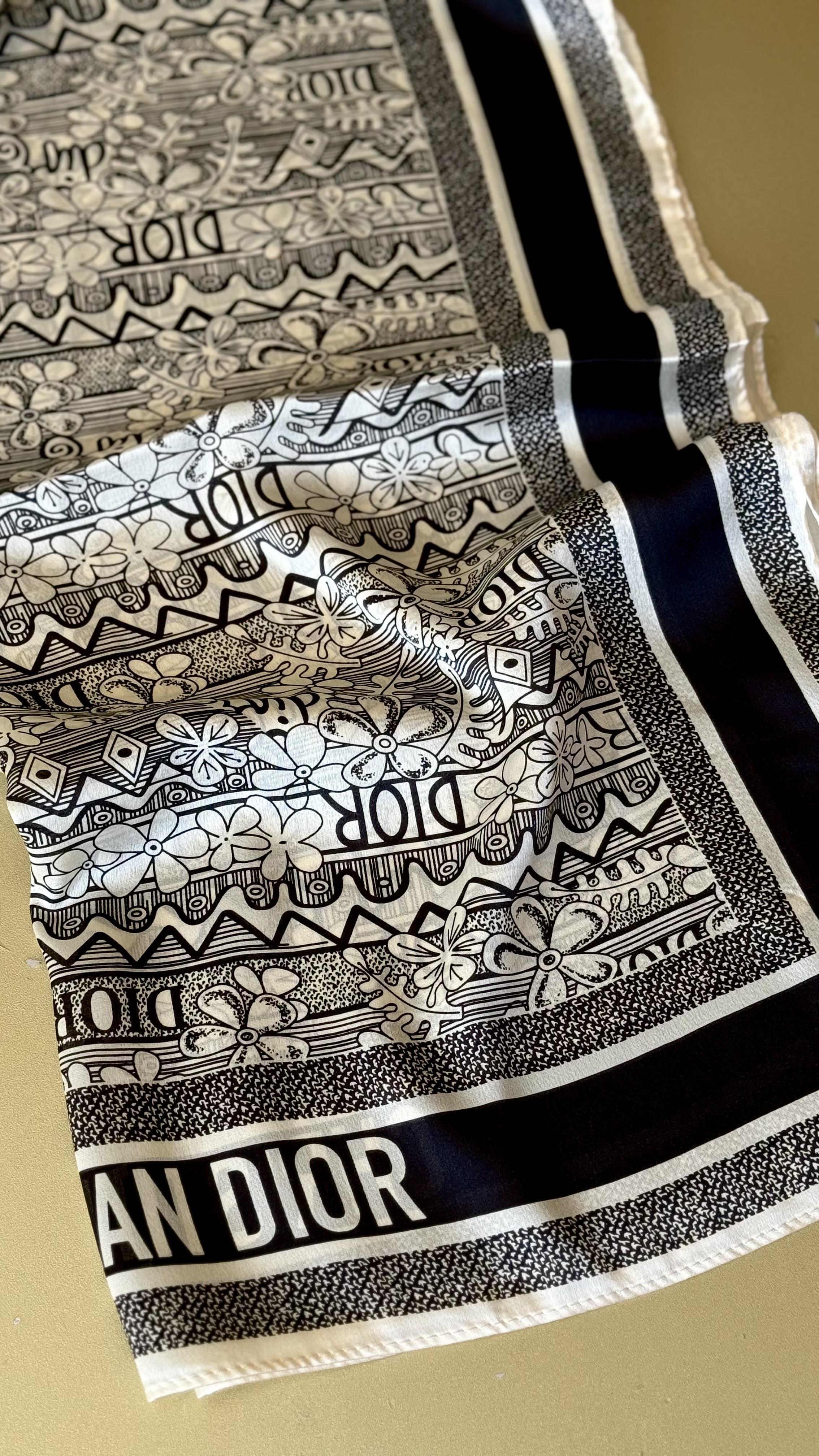 SİYAH RENK DESENLİ VUAL İPEK ŞAL 