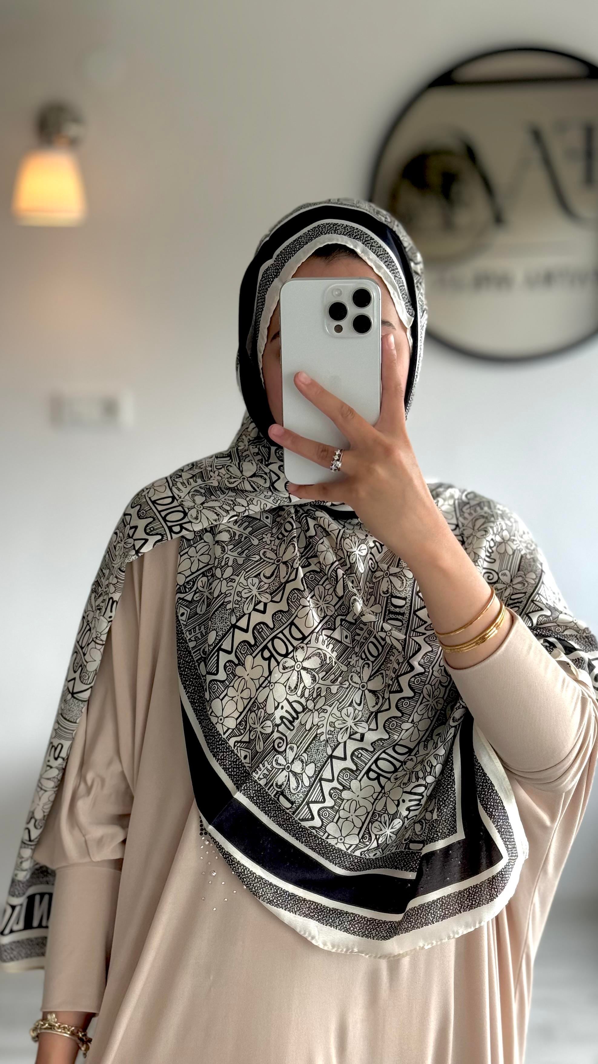 SİYAH RENK DESENLİ VUAL İPEK ŞAL 