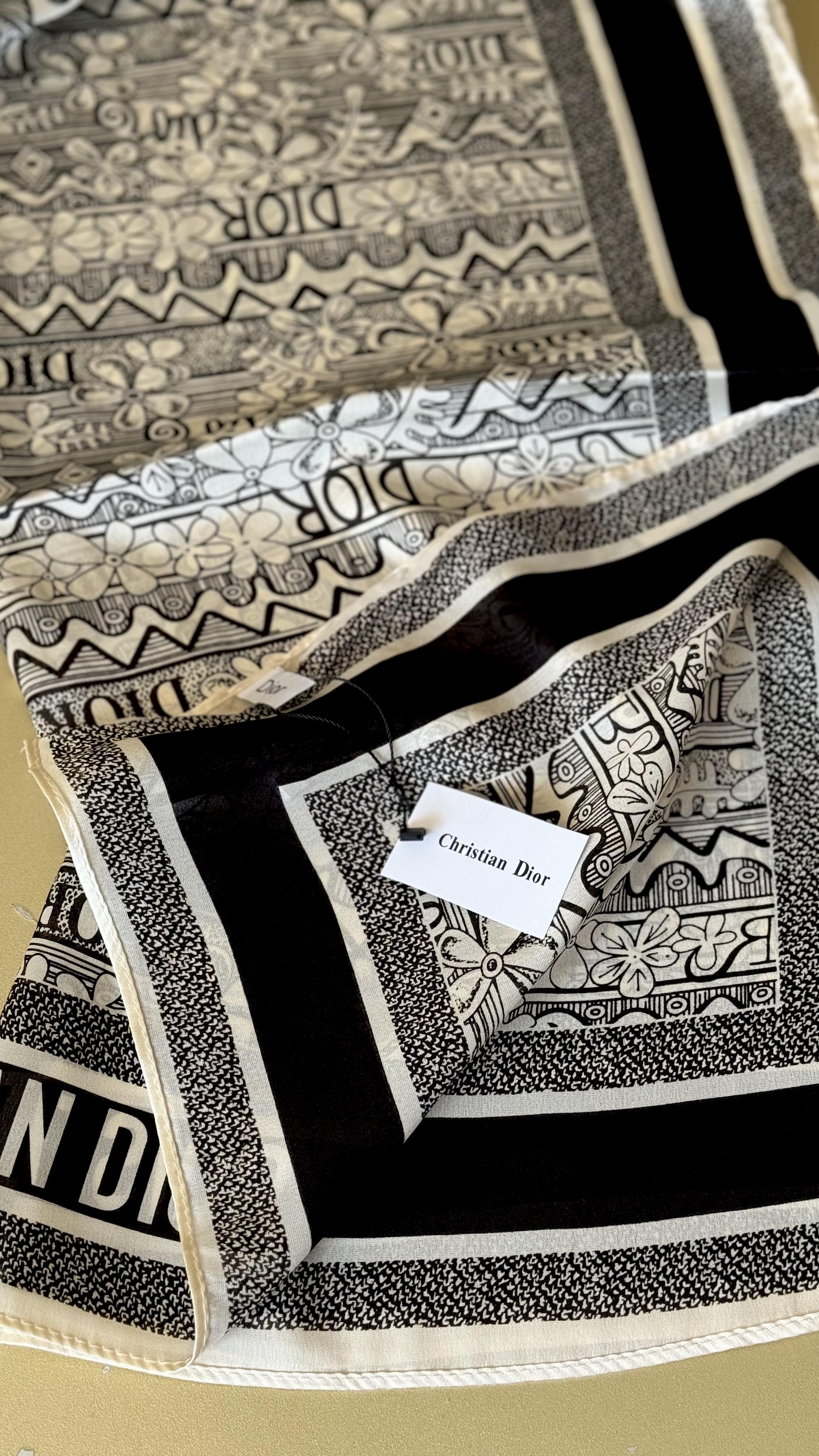 SİYAH RENK DESENLİ VUAL İPEK ŞAL 