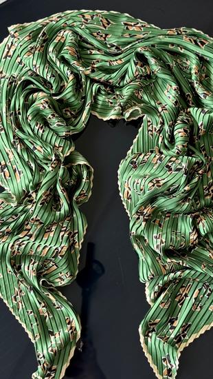 LV PLİSELİ YEŞİL İPEK ŞAL