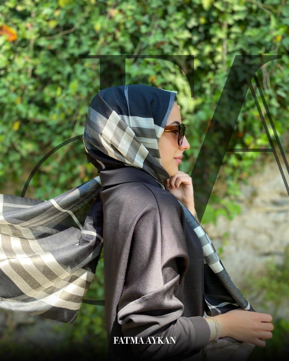 BURBERRY SİYAH BEYAZ