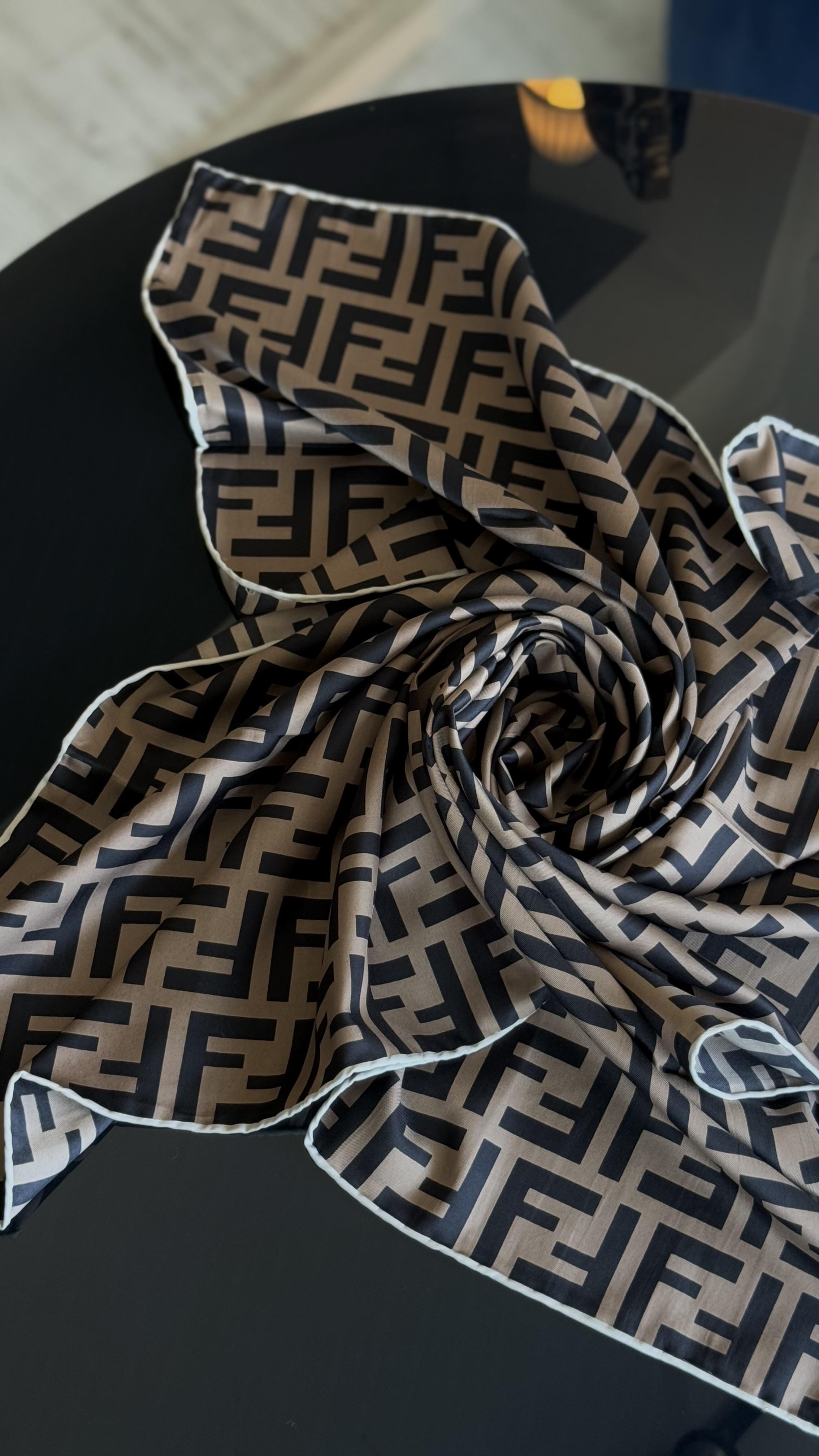 F DESEN TWİL / KREM SİYAH GEÇİŞLİ EŞARP