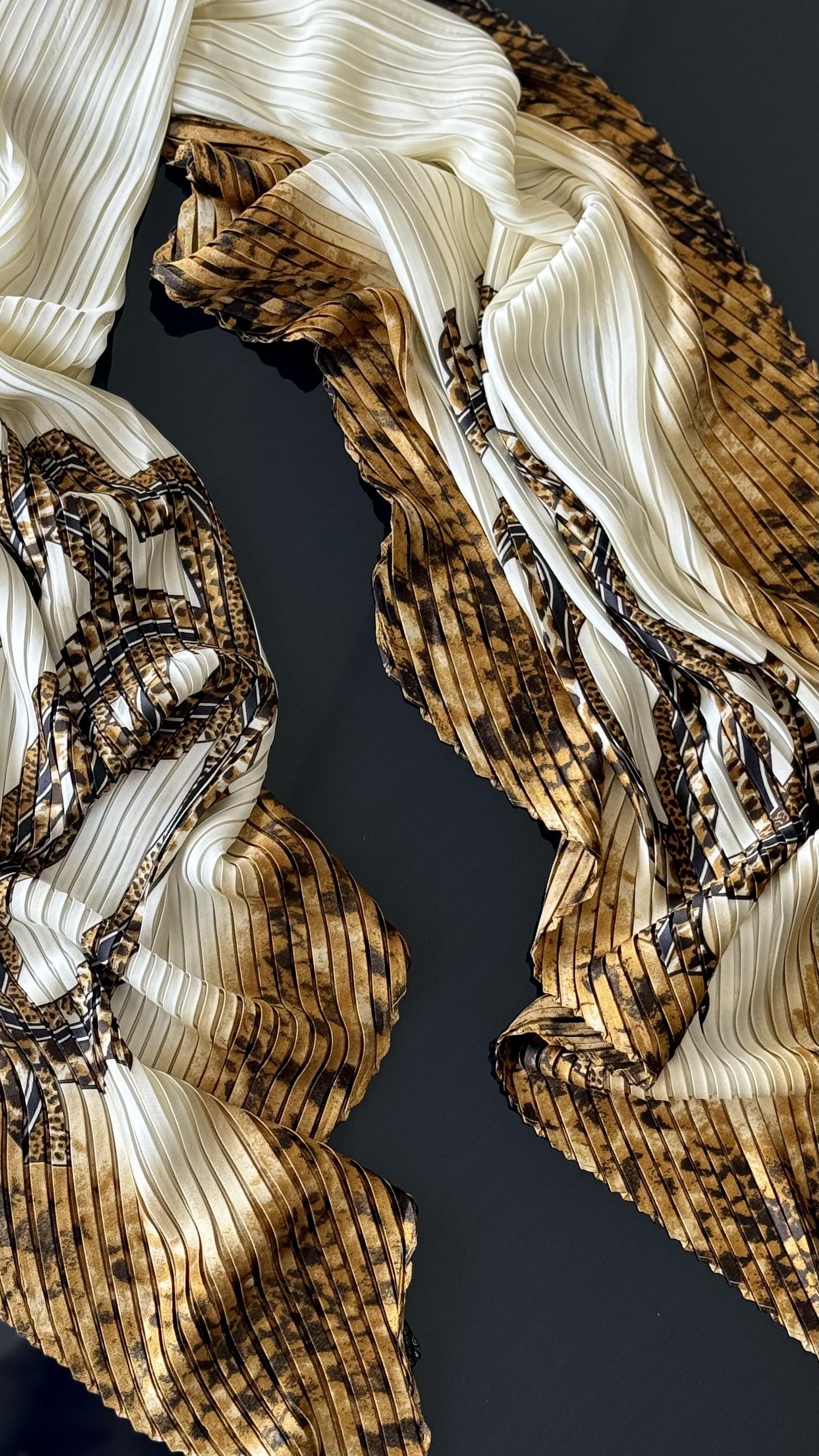 KREM / GOLD CHANEL PLİSELİ ŞAL