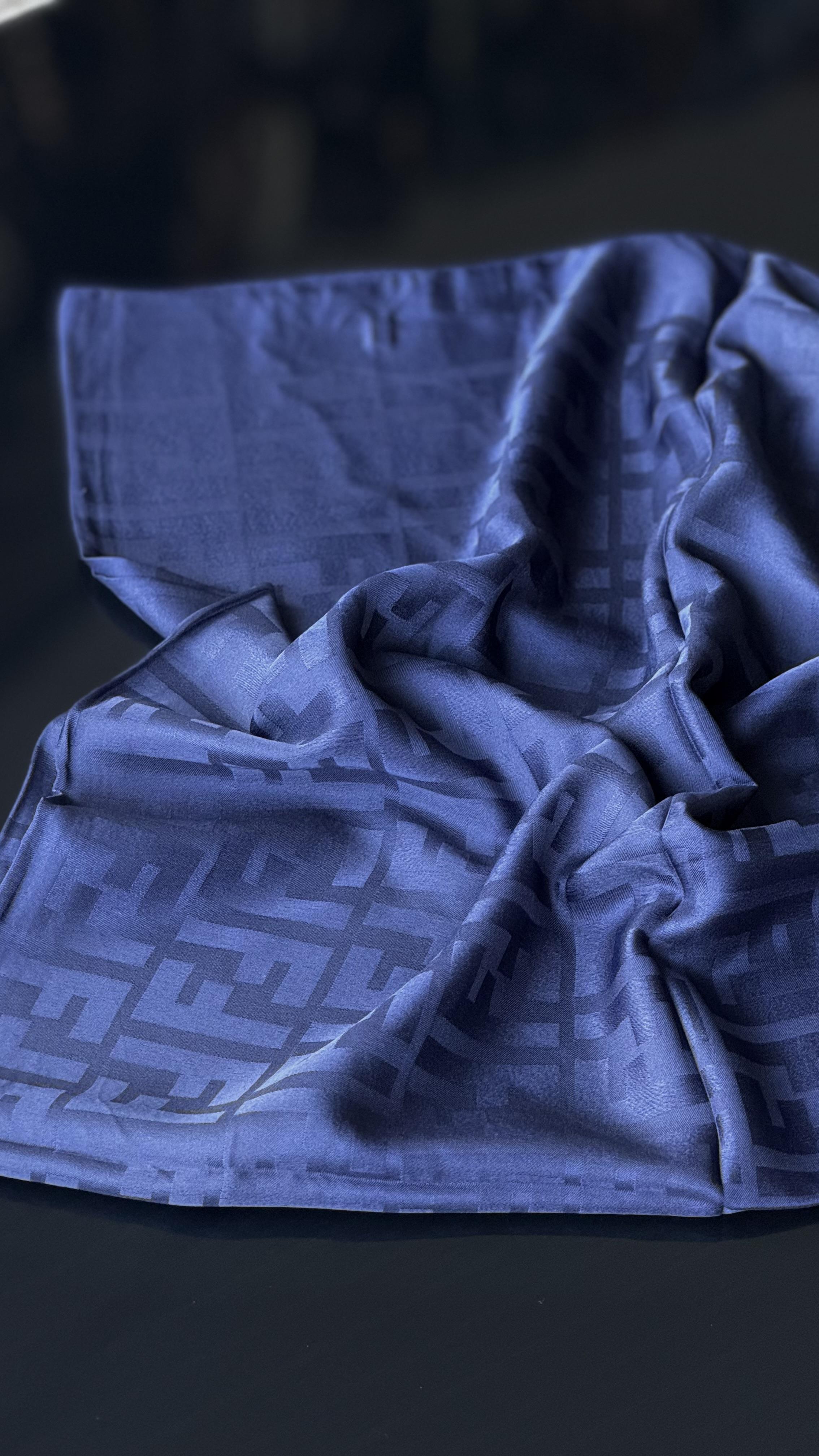 LACİVERT İPEK PAMUK EŞARP 