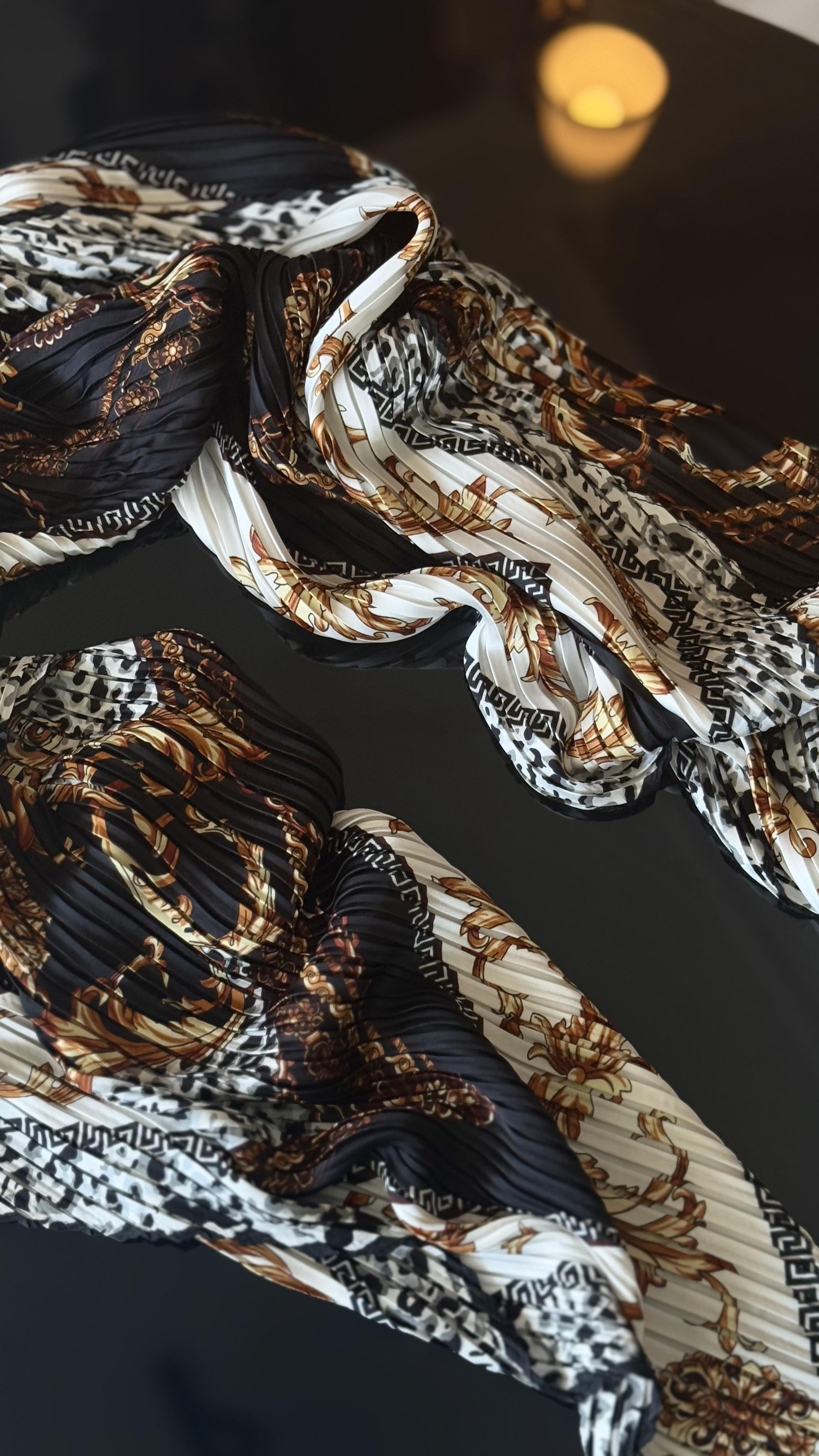 SİYAH / BEYAZ GOLD GEÇİŞLİ PLİSELİ ŞAL