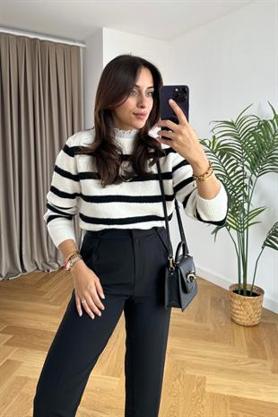 Lena Ekru Çizgi Detaylı Yakası Fırfırlı Triko