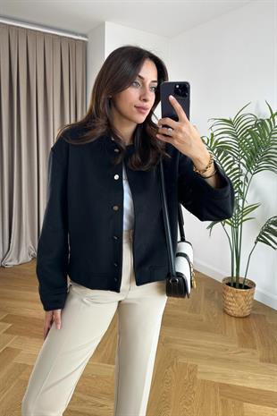 Siyah Düğmeli Kısa Bomber Ceket