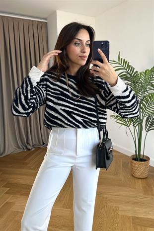 Siyah Beyaz Zebra Desenli Sakallı Triko