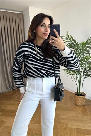 Siyah Beyaz Zebra Desenli Sakallı Triko
