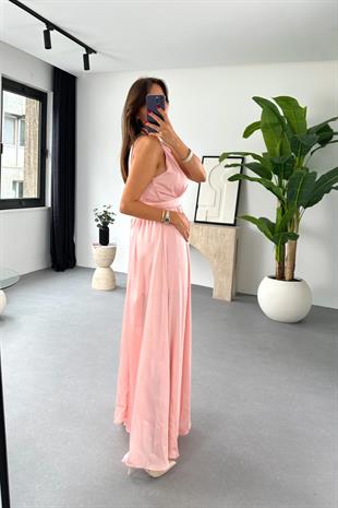 Shela Pembe Halter Yaka Yırtmaç Detaylı Elbise