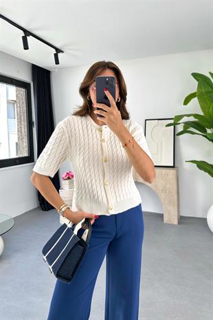 Mila Taş Düğme Detaylı Triko Hırka