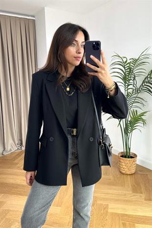 ZR Siyah Düğme Detaylı Vatkalı Blazer
