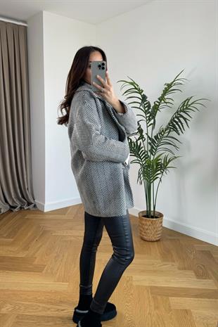 Siyah Çizgili Çift Düğmeli Kısa Kaban