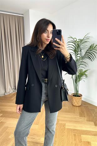 ZR Siyah Düğme Detaylı Vatkalı Blazer