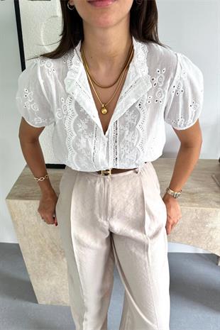 Lena Beyaz Dantel Detaylı Kısa Kollu Gömlek Bluz