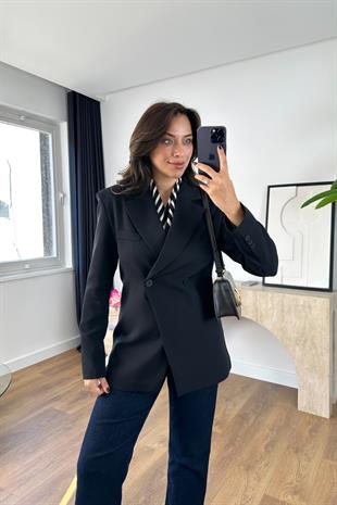 Melana Siyah Vatka Detaylı Blazer Ceket