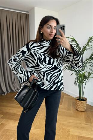 Otina Zebra Desenli Dik Yaka Triko