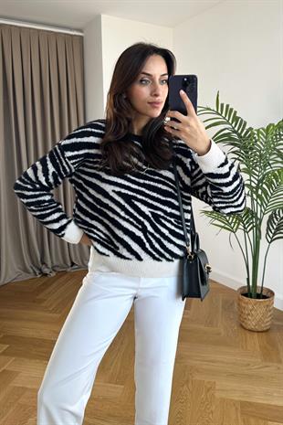 Siyah Beyaz Zebra Desenli Sakallı Triko